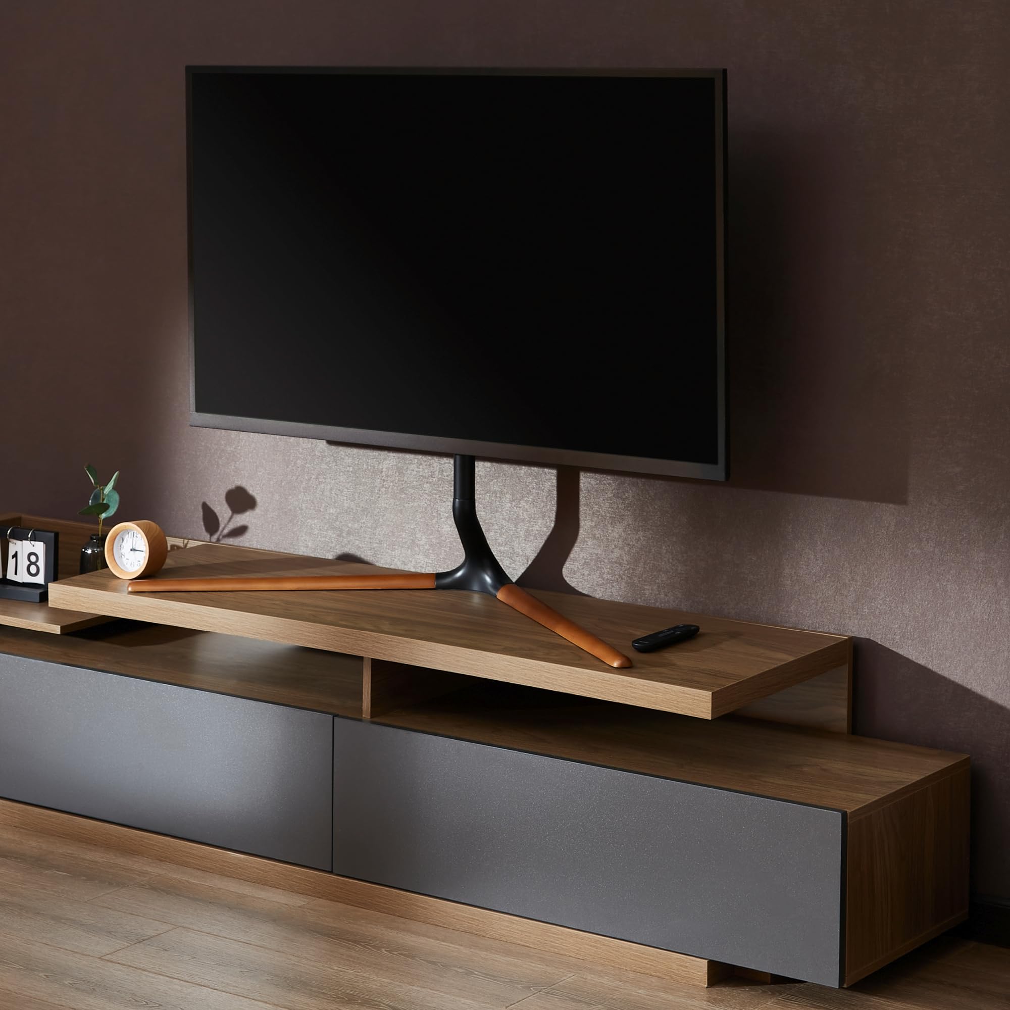 pro.tec TV-Standfuß Ystad Fernsehhalterung für Bildschirme bis zu 65 Zoll und 40kg Monitorhalterung schwenkbarer TV-Ständer 76,5x97x35cm VESA von 200x200 bis 400x400mm