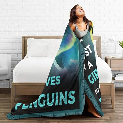 Miniatura 3 de Manta de pingüino, suave, acogedora, cálida, linda manta de felpa de pingüino, manta de forro polar con texto en inglés "Just A Girl Who Loves