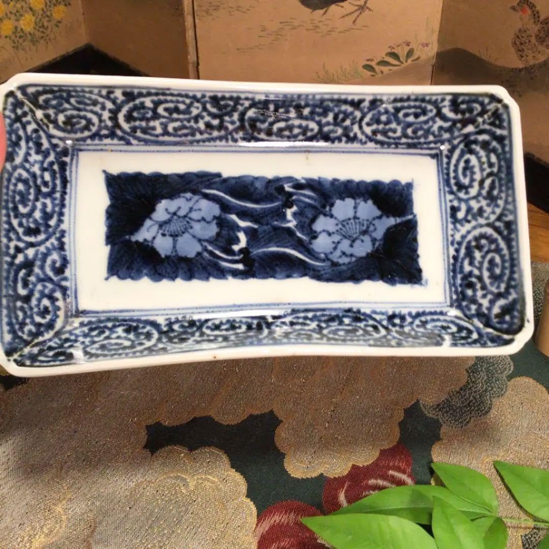 A583. 古伊万里 染付 見込牡丹 タコ唐草紋様 隅入長皿 2客 - WWW