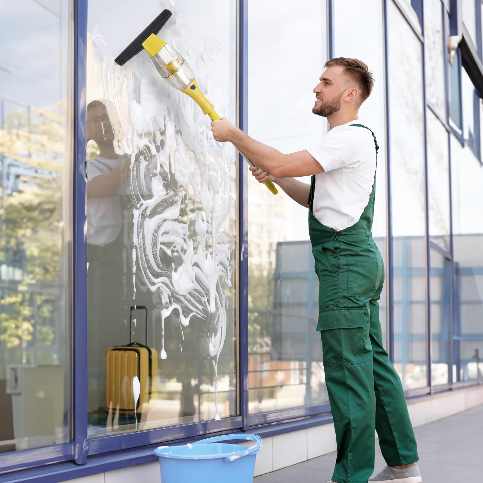 Akku Fenstersauger, Fensterreiniger elektrisch, Fensterputzer mit Teleskopstiel, Akkulaufzeit: 2.2Ah,40 min,28 cm Saugdüse, Sprühflasche mit Mikrofaserbezug für 360° streifenfreie Reinigung (Gelb)