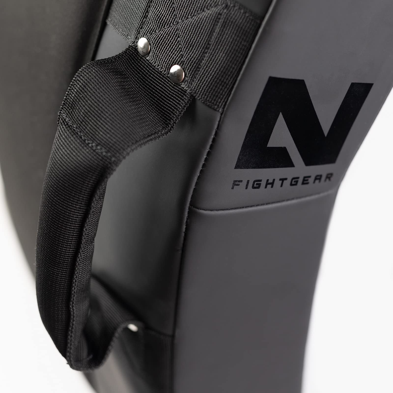 LNX Schlagpolster Pratze Ultimatte gebogen - Mattschwarz Ultimatte Black XL Stoßkissen Pratze für Kickbox- Muay Thai Training usw.