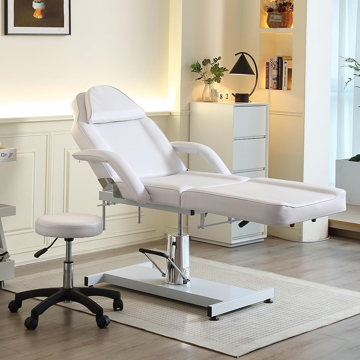 Hydraulische Kosmetikliege mit Hocker – 360° drehbare, verstellbare Massageliege mit abnehmbaren Armlehnen & Kopfstütze – Kosmetikstuhl Set für Spa, Tattoo, Gesichtspflege (Weiß)