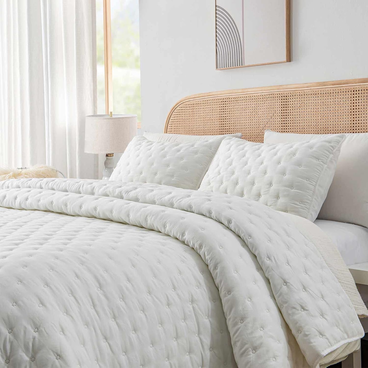 HIARUO 2-Piece Twin Quilt Set - Soft Warm Ultrasonic Reversible Coverlet Bedspread Set (68 x 90 Inch) with 1 Pillow Sham (20 x 26 Inch), White - Image 5