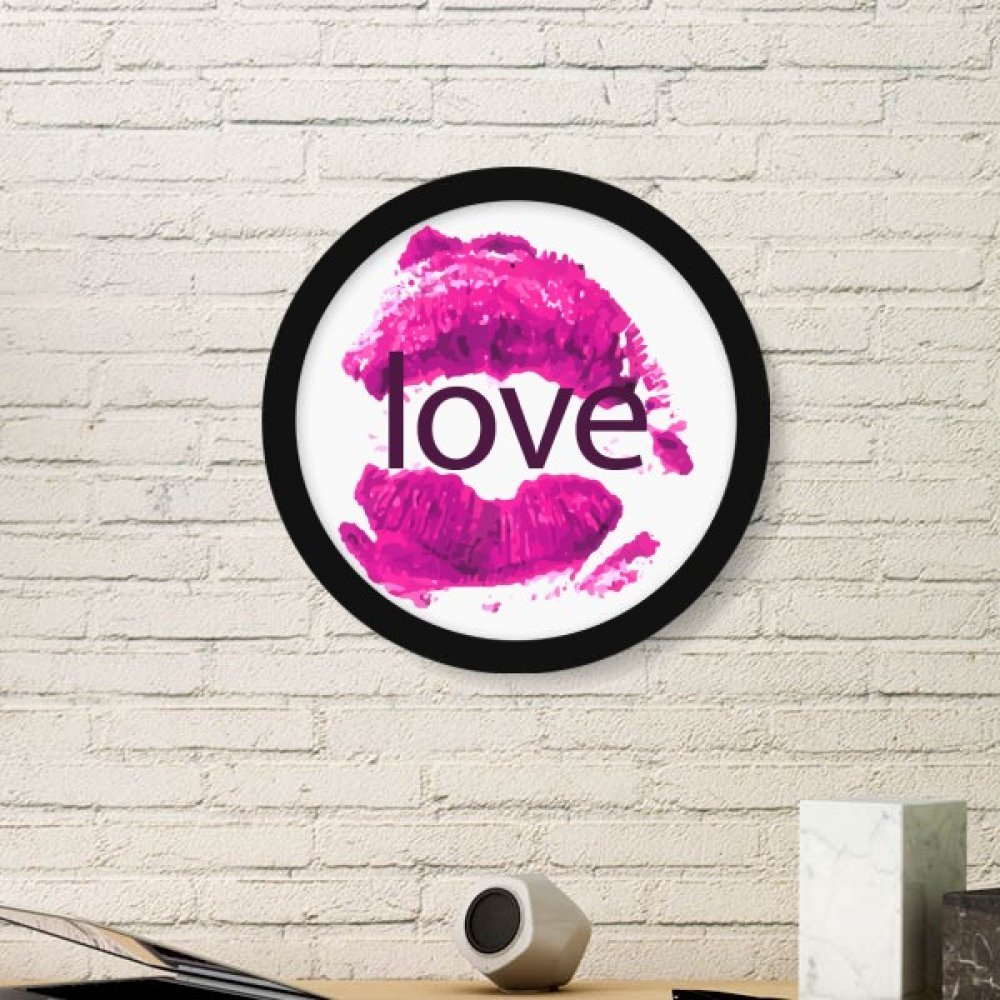 Cadre photo rond avec motif rose et lèvres noires pour déco Saint-Valentin