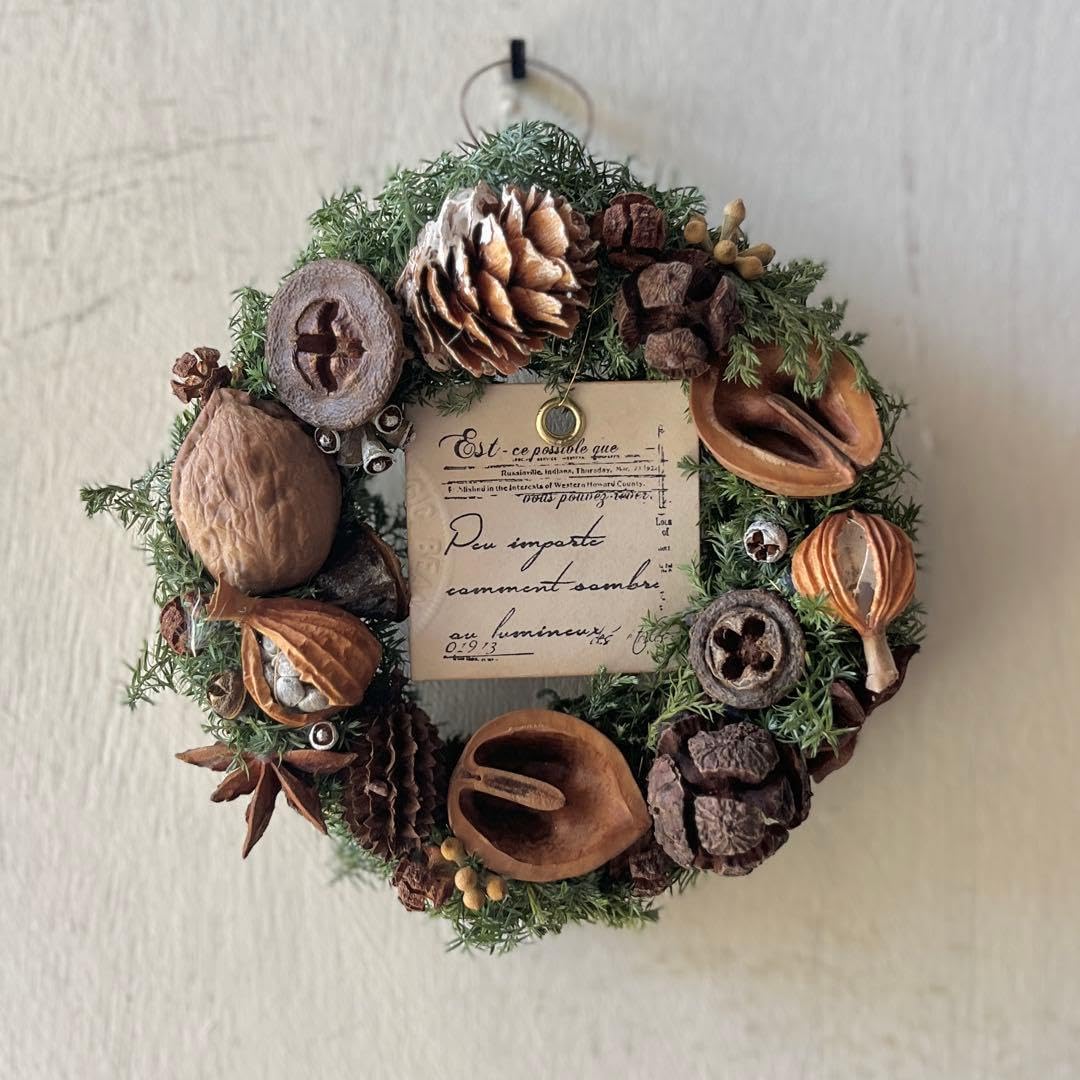 木の実と針葉樹の小さめリース＊№642 ラッピング