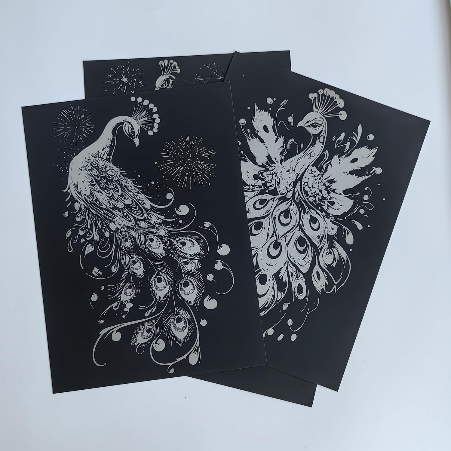 Peintures Carte à Gratter Scratch Painting Peacock Series 4 Feuilles 28,5x21 cm Papier Couché Couleur Glow in the Dark Avec Stylos Pour Adultes Enfants
