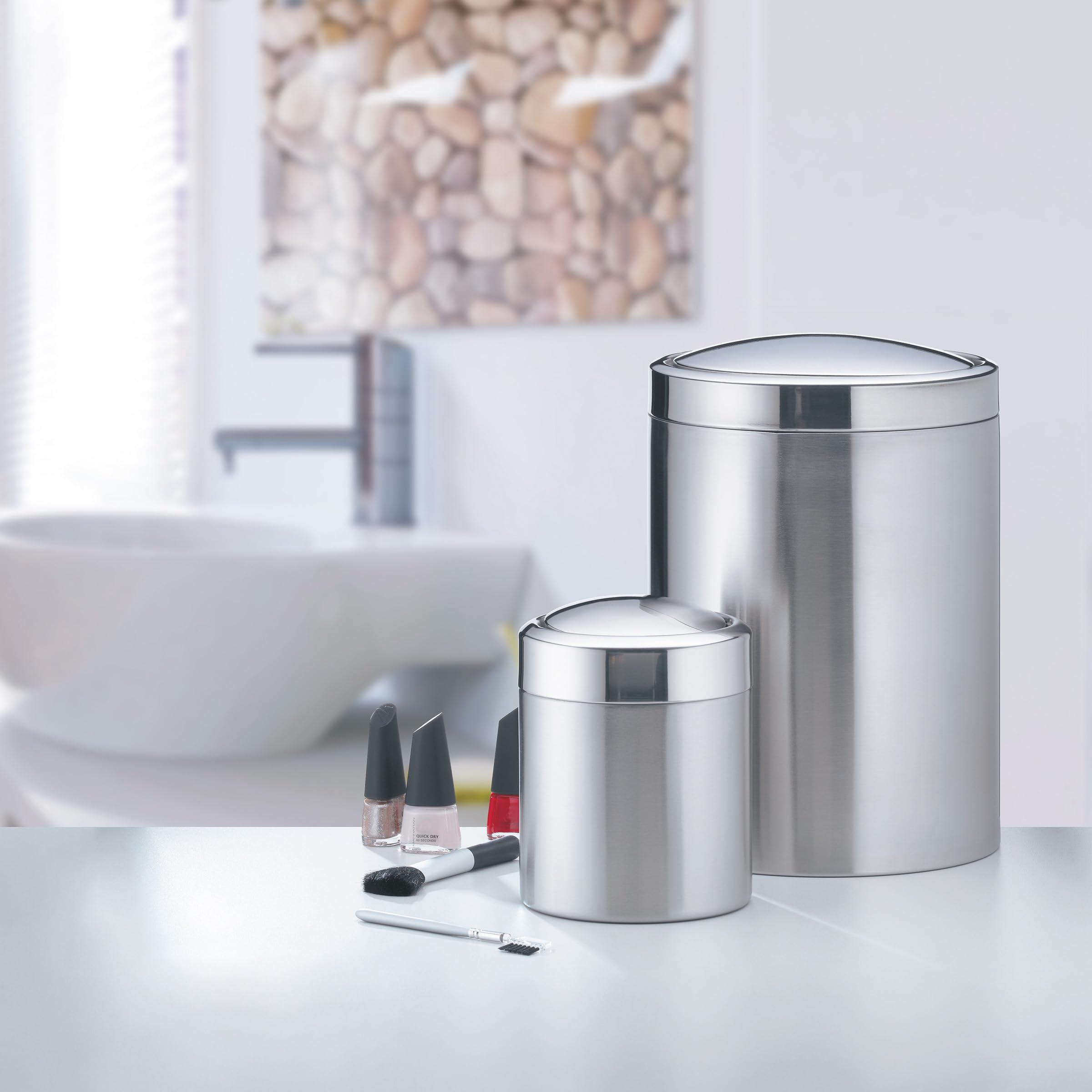 kela Cubo para cosméticos 7 l, Cubo de basura para baño con tapa basculante, Cubo de basura para baño de acero inoxidable ARI, plata mate