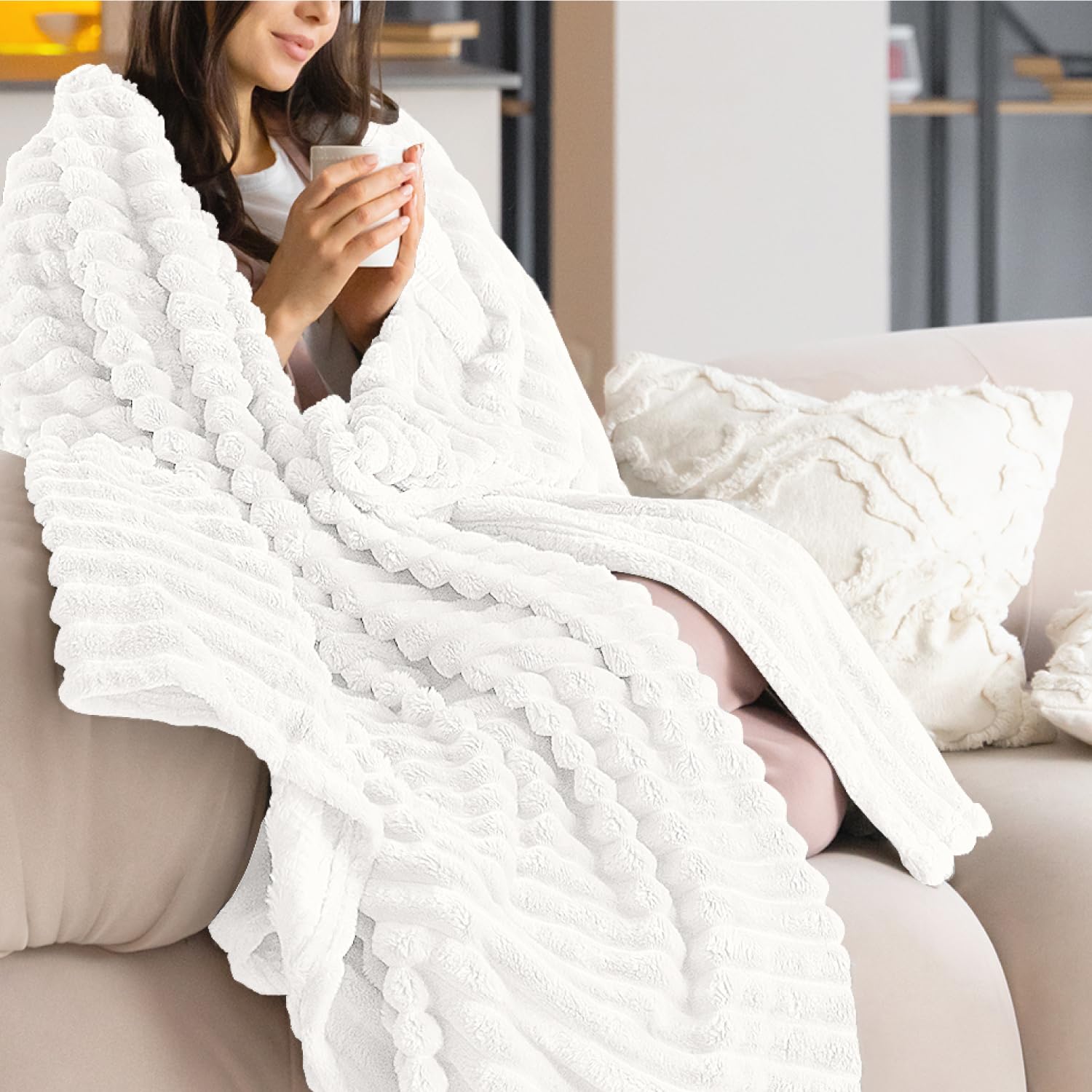 Dreamzie Manta Terciopelo para Sofa y Cama - Franela Súper Suave, Mantas para Sofa y Cama, Plaid Cama Ligera para Niño y Mascota, 150x200cm Blanco