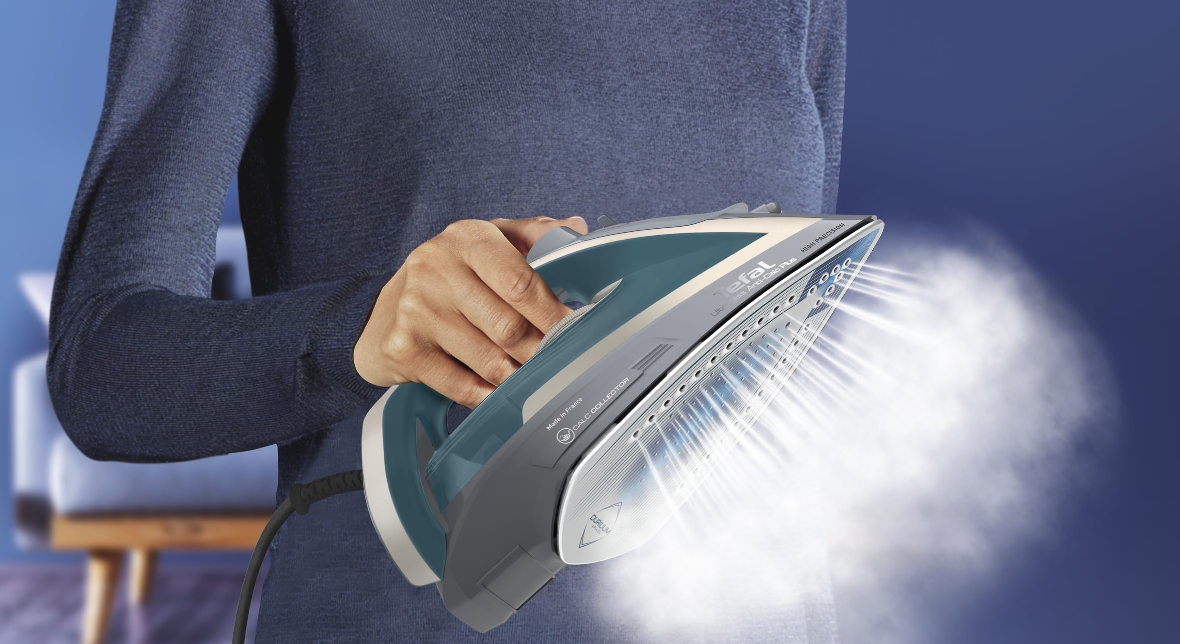 Tefal Ultragliss Plus FV6842 Fer à repasser à vapeur 2800 W Collecteur de calcaire amovible 50 g/min Sortie vapeur 260 g/mn Arrêt automatique Anti-rayures Turquoise/gris