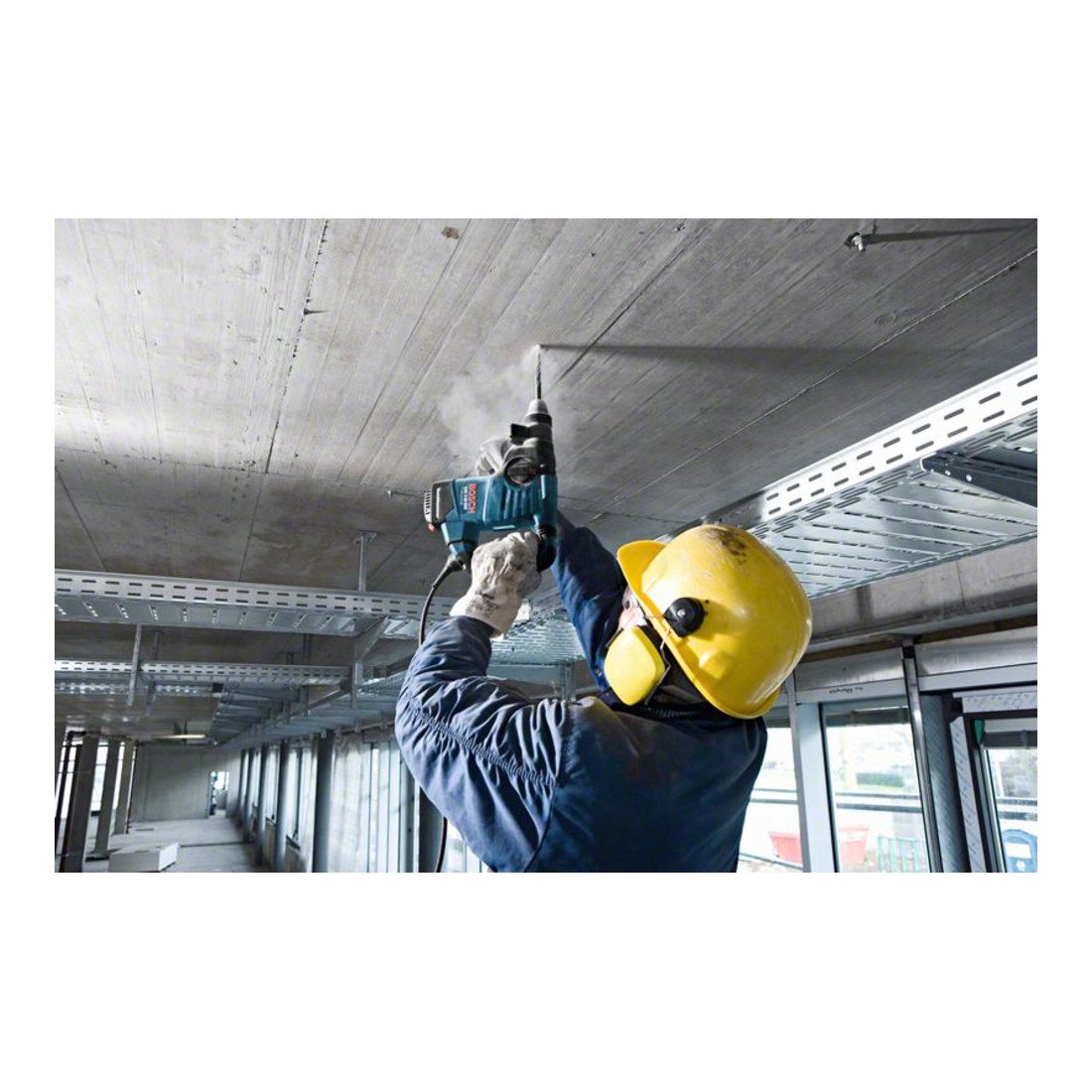 Bosch Professional: młot udarowo-obrotowy GBH 3-28 DRE (rękojeść dodatkowa, ogranicznik głębokości 210 mm, smar w tubie, sukno maszynowe, walizka)