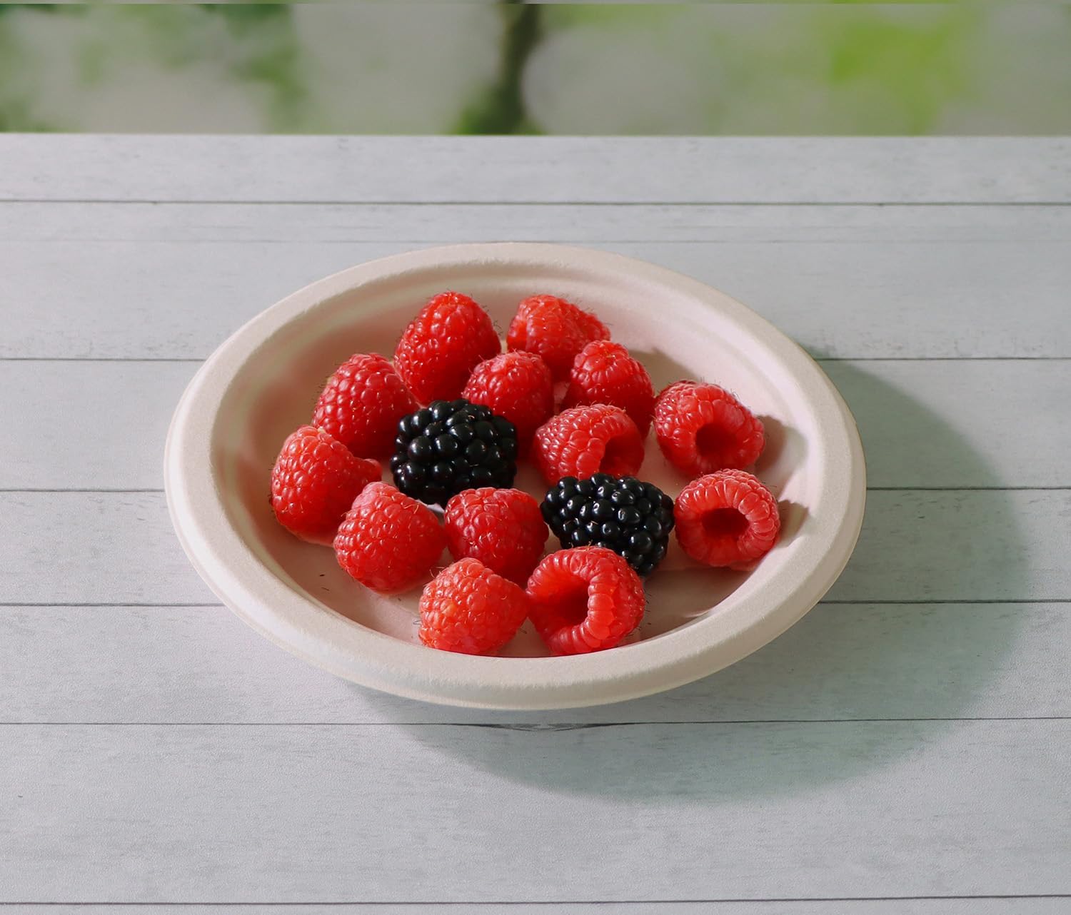 GreenWorks 100 Count 7“ Heavy-duty Compostable Plates, Unbleached Biodegradable Bagasse and Bamboo fiber Paper Plates - Image 4