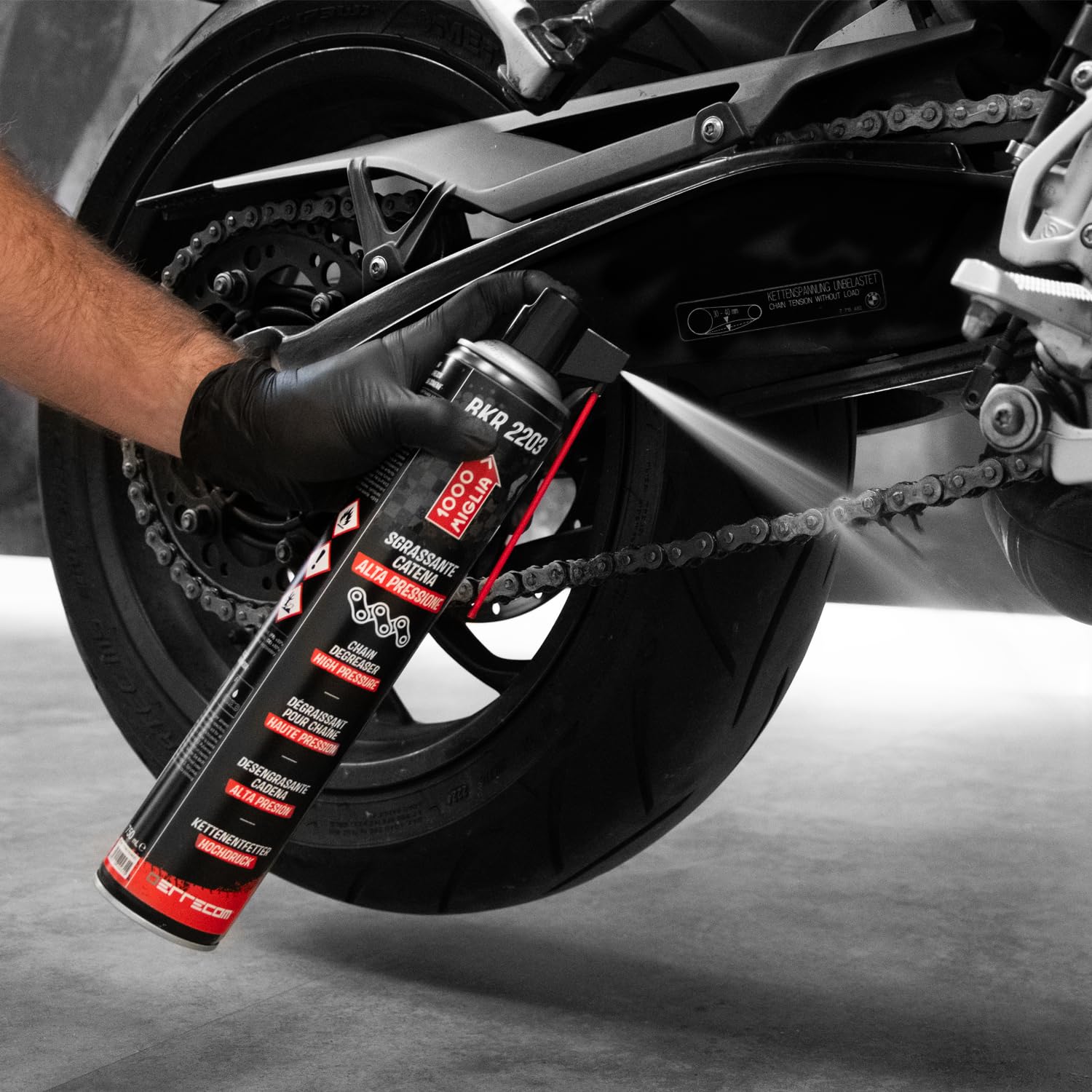 ERRECOM 1000 Miglia Clean&Lube Kit Catena Moto ROAD; include Sgrassante Catena Bombola Alta Pressione 500mL + Lubrificante Catena Moto da Strada 500mL + Huggie System e Prolunga 90° +spazzola+guanti