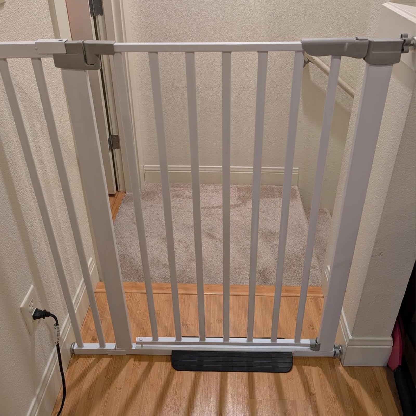 Cancelletto per cani, altezza 104 cm, chiusura automatica, regolabile, larghezza 76-111 cm, montaggio a pressione, per ingresso (bianco, 76-111 cm di larghezza)