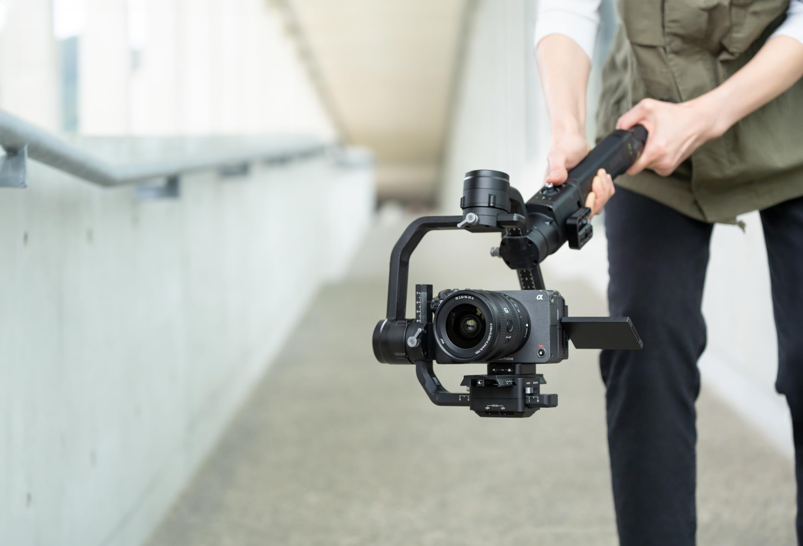 Sony FE 16–25 mm f/2.8 G Vollformat-Weitwinkelzoomobjektiv, kompatibel mit gesamter A7-Serie & A6000-Serie & ZV-E10, E-Mount (SEL1625G)