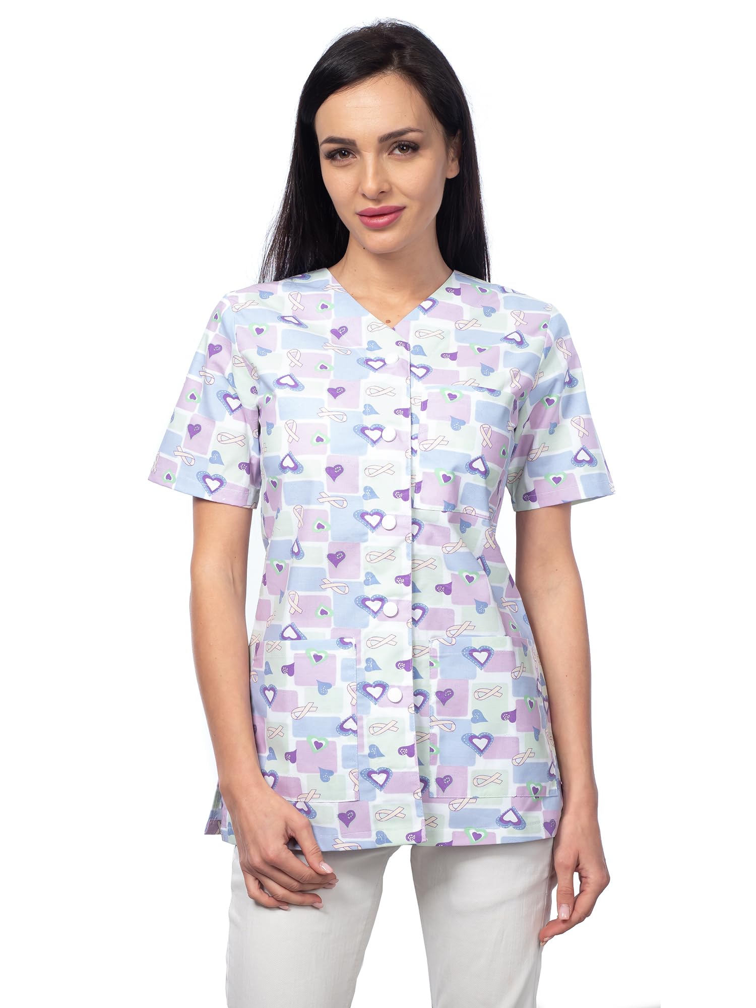 DINOZAVR Carla Blouse Medicale Femme - Tenue Infirmiere Professionnelle Imprimé Coloré, Manches Courtes, Col en V, 2 Poches Inférieures, 1 Poche Supérieure, Fermeture à Bouton