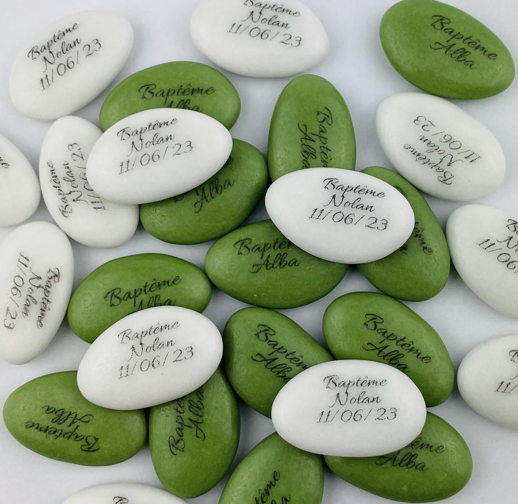 Dragées chocolat personnalisées avec votre texte 400g - Plus de 20 coloris au choix - pas cher - environ 150 dragées 71% de cacao - Fabrication artisanale en France (Variation vert) - 2