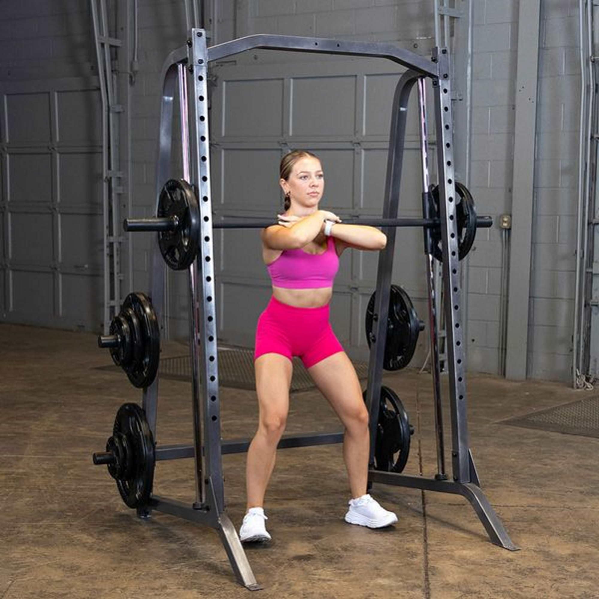 Body-Solid PSM200 Smith Machine pour Salle de Sport à Domicile – Équipement d'entraînement en Force avec loquets de sécurité, Cage de Squat, Demi-Rack et Rangement de plaques de Poids