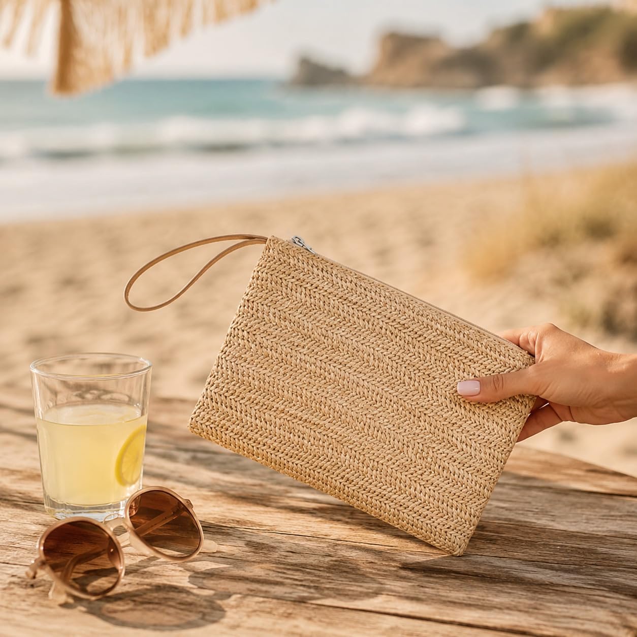 Hand-Woven Straw Pocketbooks, Women's Straw Clutch Purse, Boho Wristlet Bag, Straw Clutch with Handle and Zipper, Wristlet Wallet for Travel Beach Work