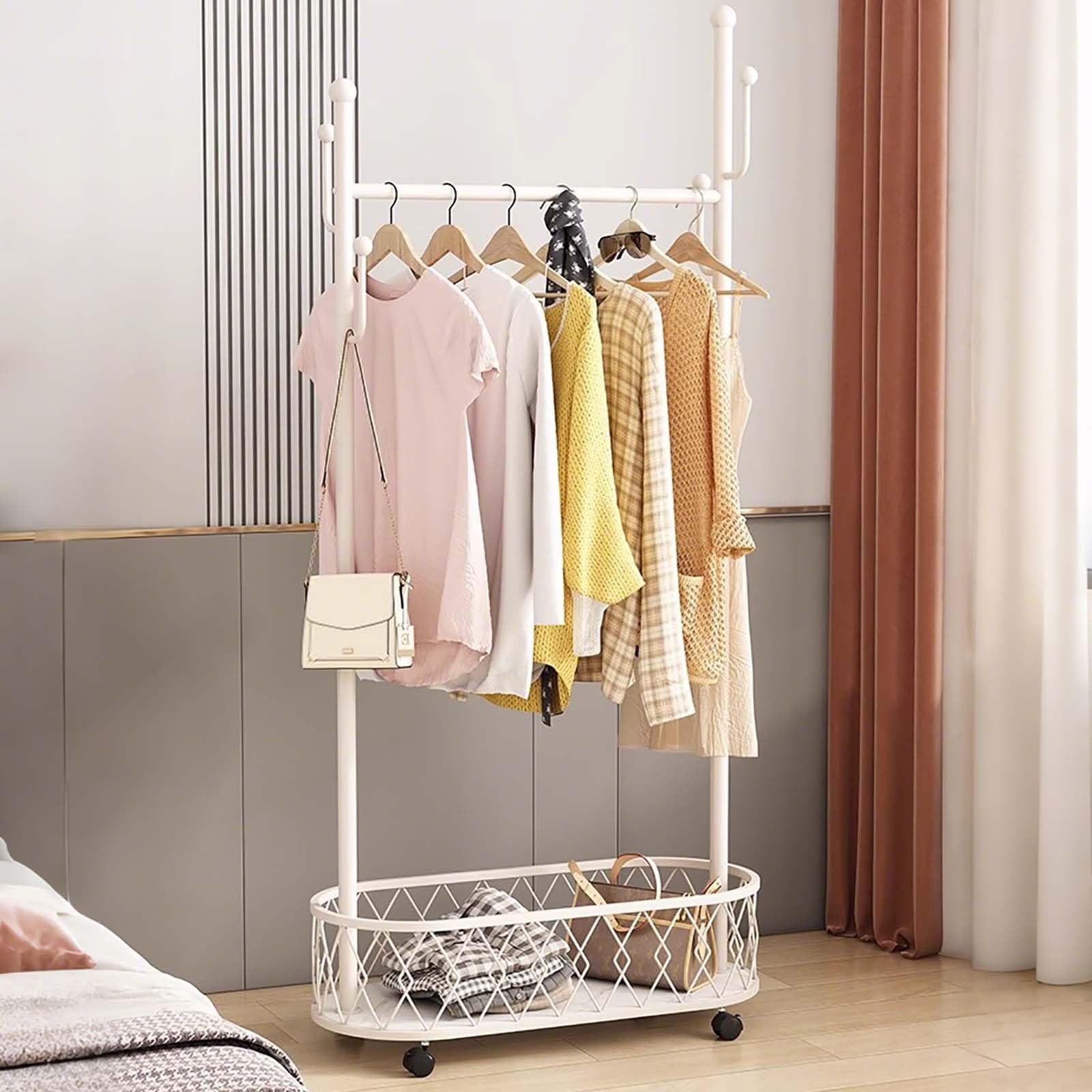 Portant à vêtements métal robuste avec panier pour une organisation élégante
