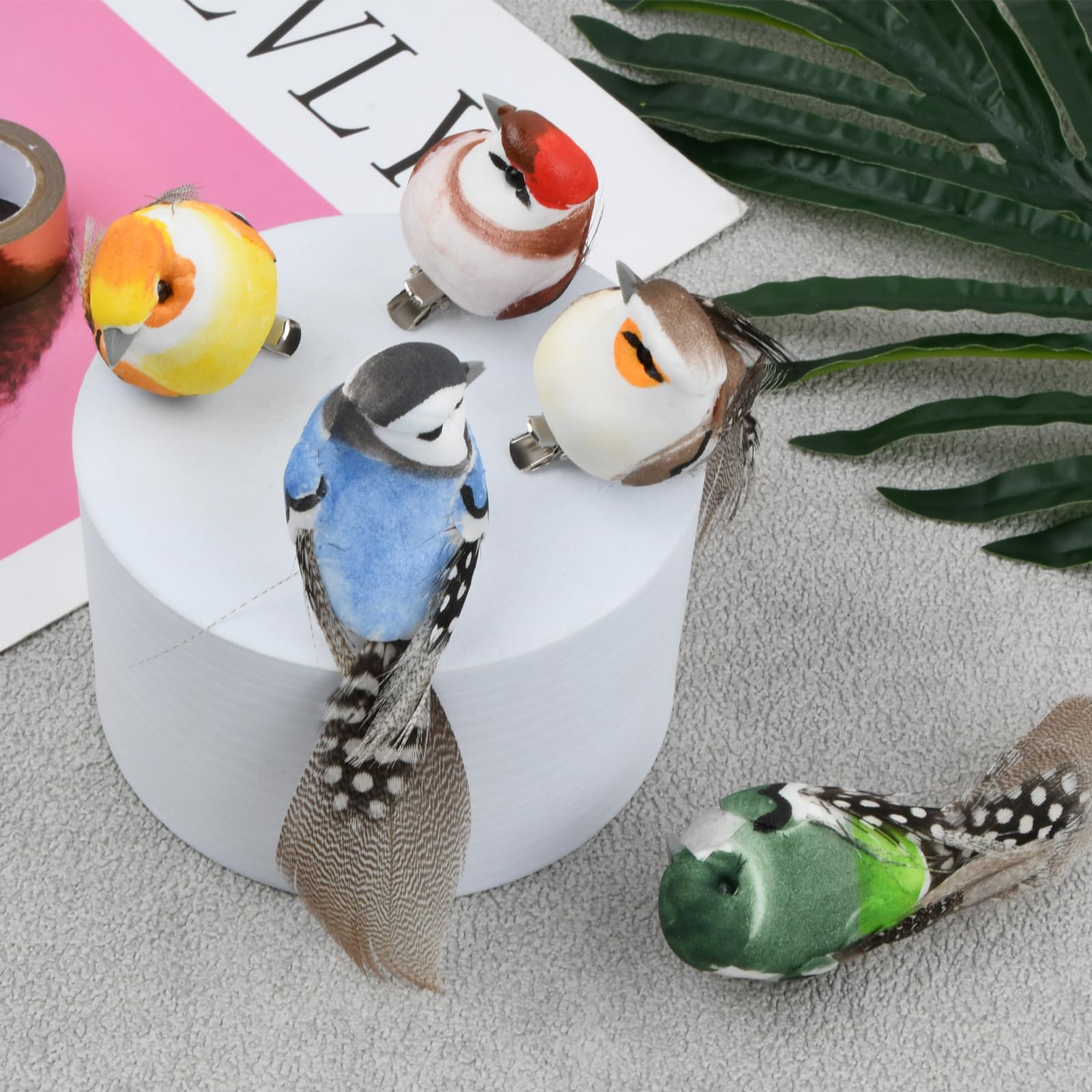 Set van 24 Kunstmatige Simulatie Schuimveer Vogel, Kleine Simulatie Schuimveer Vogel Decoratieve Nep Vogels, Nep Model Mini Veer Vogel Ornamenten voor Bruiloft Decoratie Home Party Accessoires(24st
