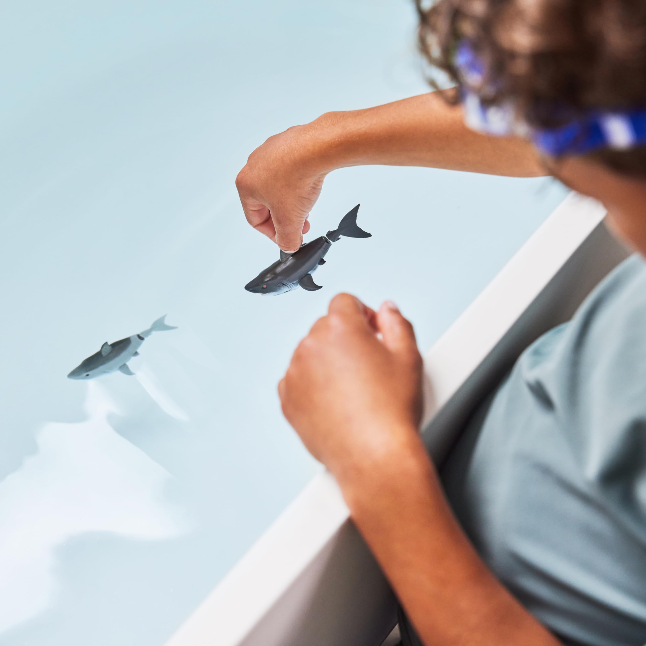ZURU Robo Alive Water Activated Shark Confezione da 2 (Blue) Giocattolo Robotico da Bagno