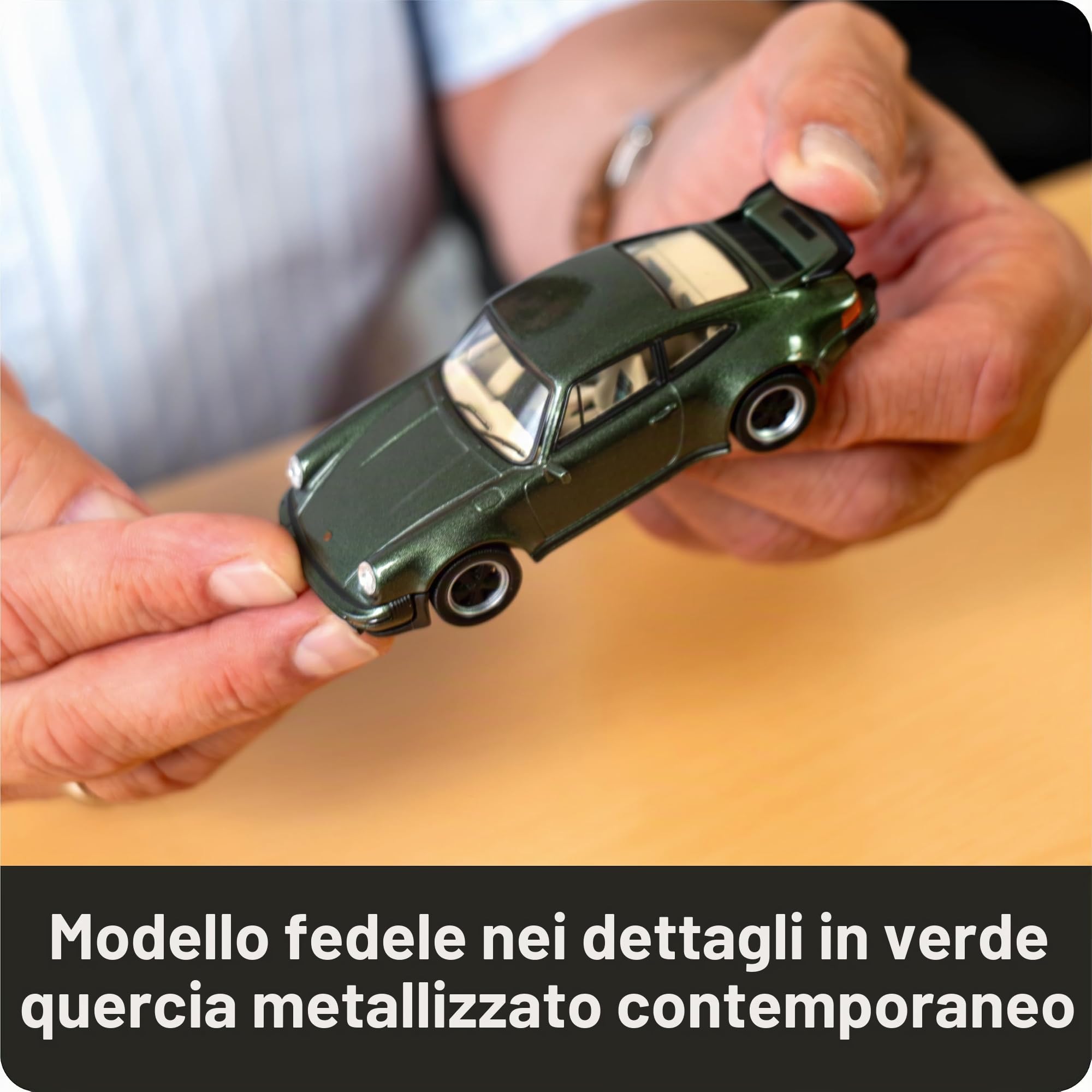 FRANZIS 67233 - Calendario dell'Avvento Porsche 911 Turbo, modello in scala 1:43, con modulo audio e libro di accompagnamento a 52 pagine