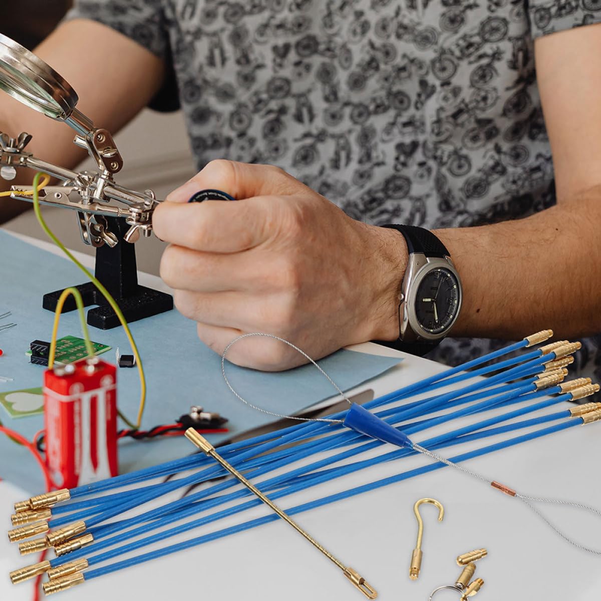 SOLUSTRE Glasfaser Kabelzieher Satz mit 12 Flexiblen 33cm Stäben zum Einziehen von Elektrokabeln für Professionelle und Private Wanddurchführung