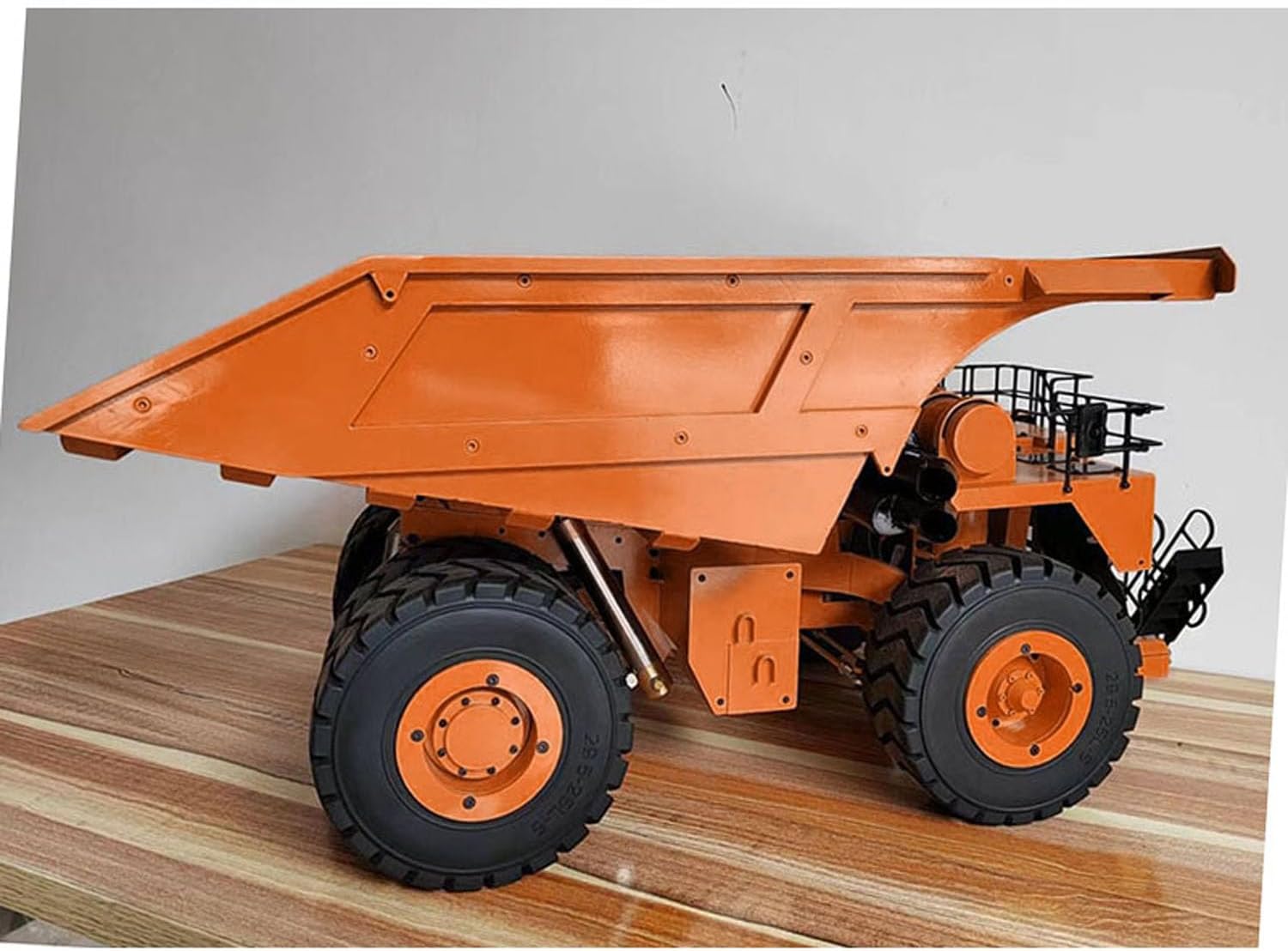 TOUCAN RC HOBBY 21KG Heavyweight 1/20 Metal Hydraulic Dump Truck Model 793D 2Speed Transmission 4 Wheel Spring Suspension Lights No Sound System