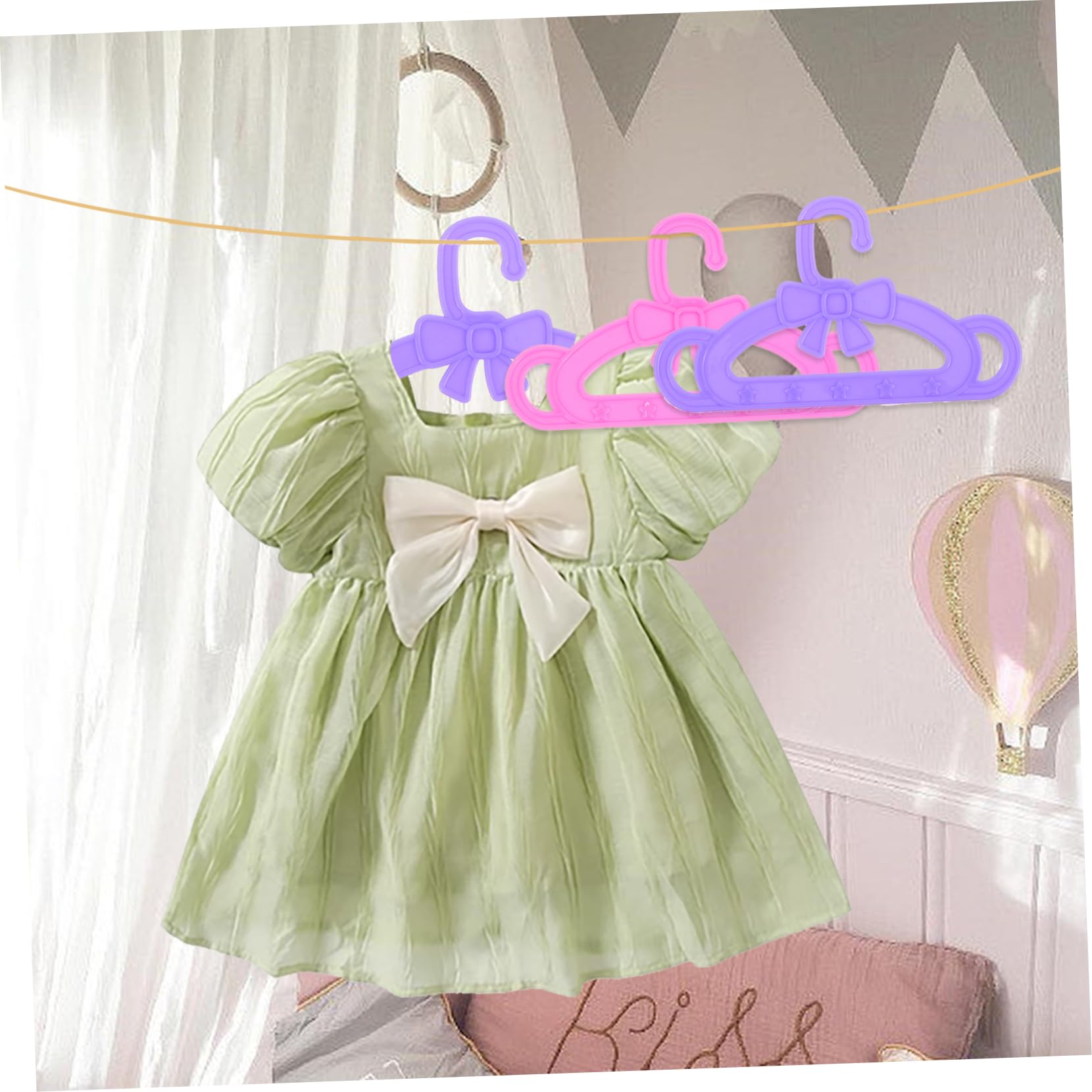 15 Piezas Colgadores de Ropa para Muñecas de Plástico Accesorios para Niñas Colgador para Organizar Ropa de Muñecos Habitaciones Infantiles