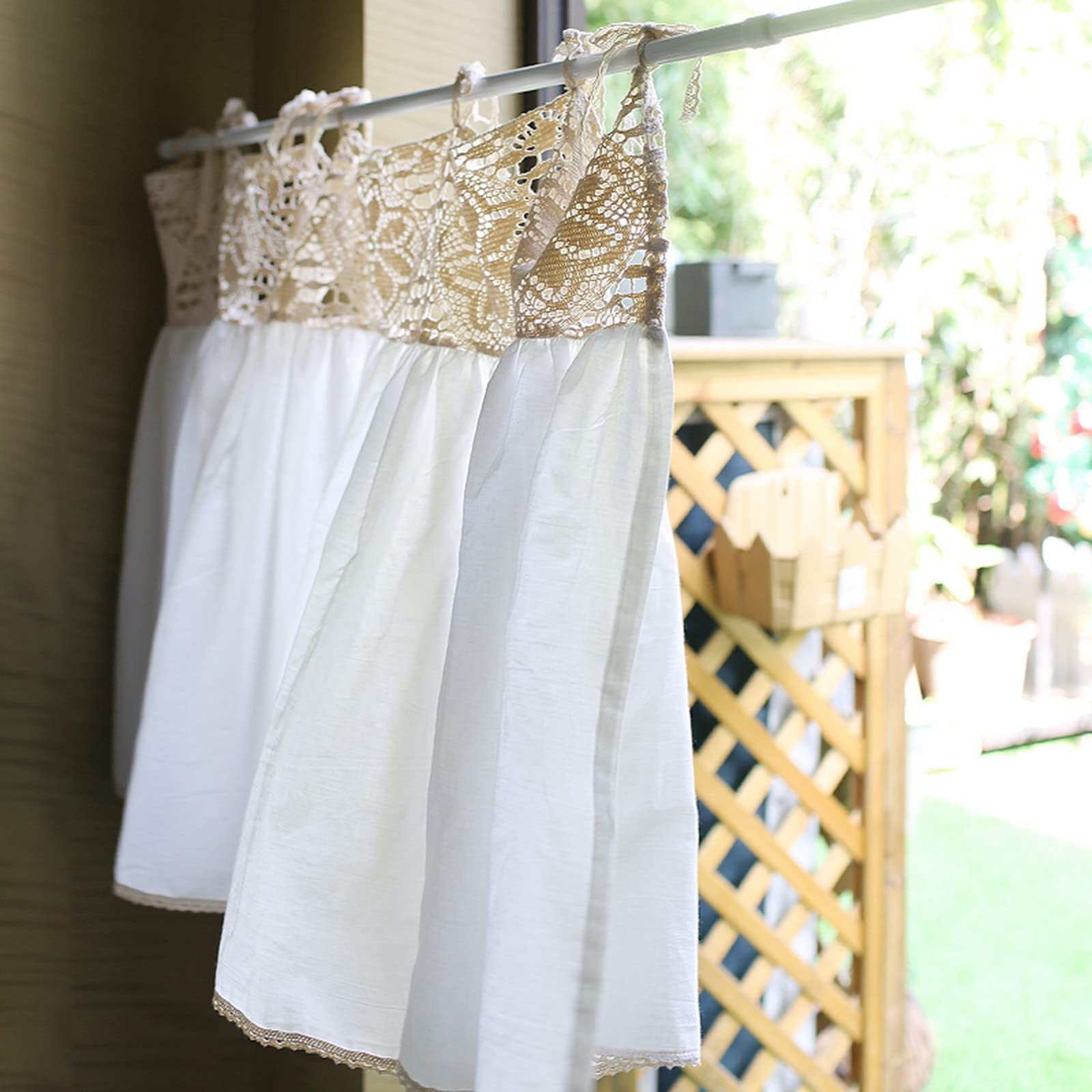 A.Monamour Tenda Corta per Finestra Piccola Pizzo Floreale Beige Lavorato All'Uncinetto In Cotone Bianco Boho Chic Tendina Tenda da Cucina Bistrot Caffè Mezza Tenda Mantovana Tenda a Vetro