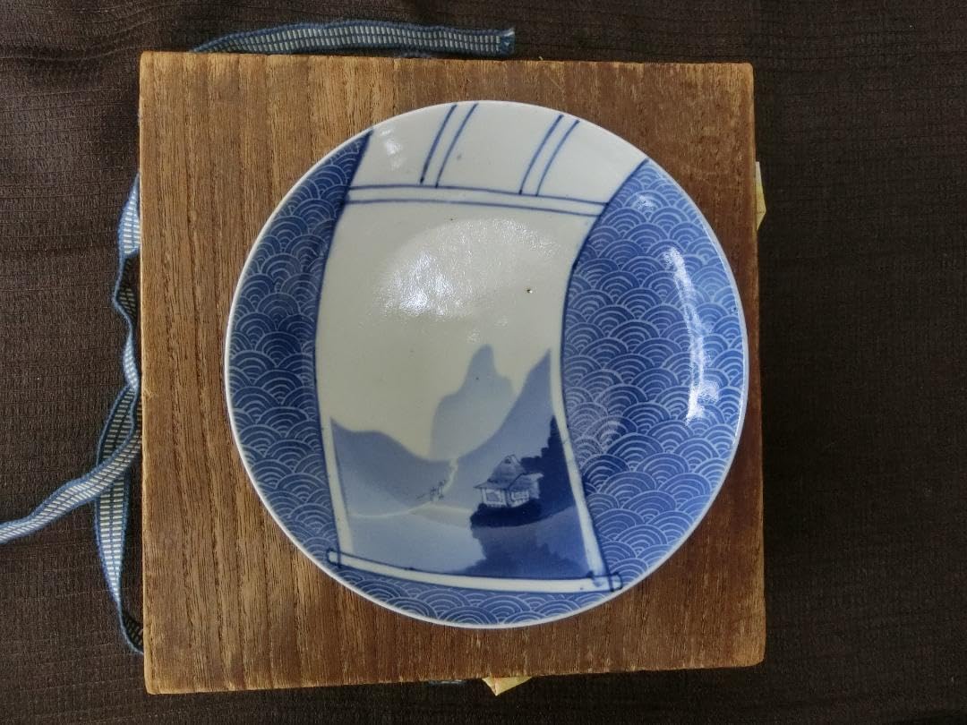 【 鍋島皿　山家人物渦文　櫛口台　鉢　古木箱入り　鑑賞陶磁器】◆徳利　鉢　骨董 鍋島皿 山家人物渦文 櫛口台 鉢 古木箱入り 鑑賞陶磁器徳利
