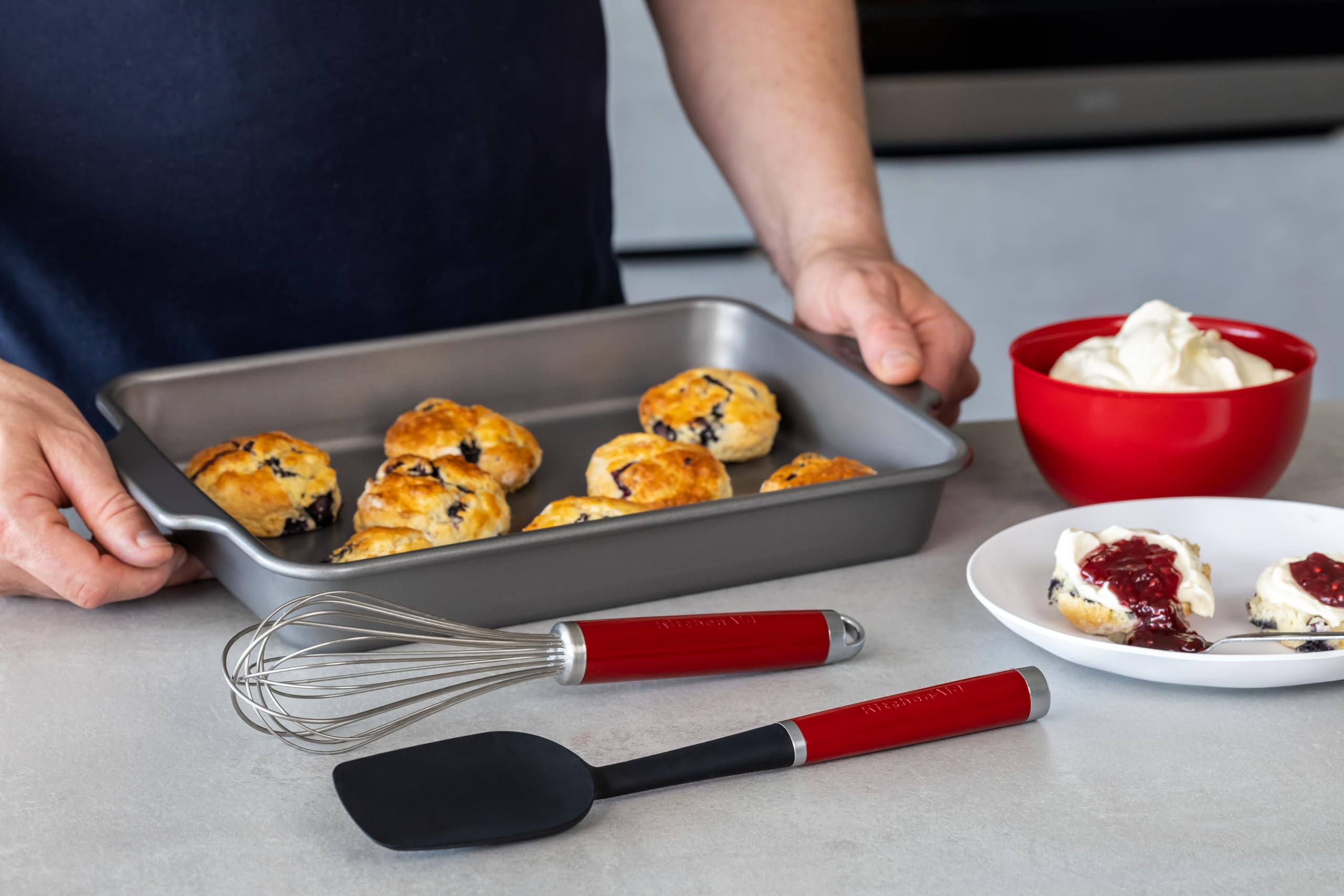KitchenAid Universal Set da Forno 2 pz con Cucciaio e Frusta – Rosso Impero