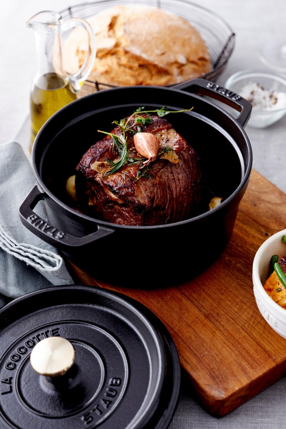 STAUB Cocotte en fonte, faitout tous feux dont induction, ronde, 24 cm, 3,8 L, Made in France, noir