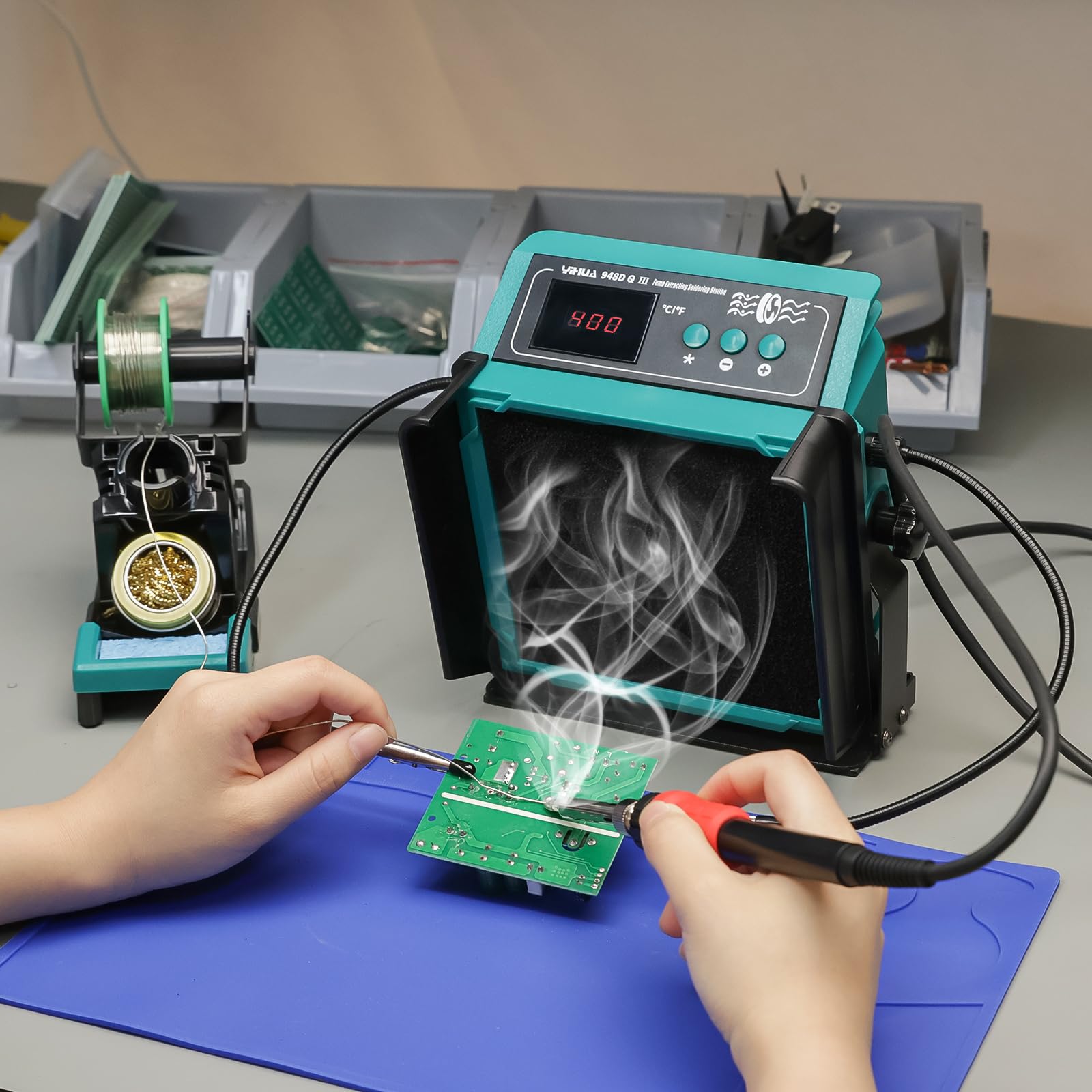 YIHUA 948DQ-III 2-in-1 Lötdampf-Absaugventilator 110W Lötstations Lötkolben Set Lötabsaugung Lötrauchabsorber mit Helfenden Händen Eisenhalter Eisenspitzen Filter Lötdraht (EU PLUG)