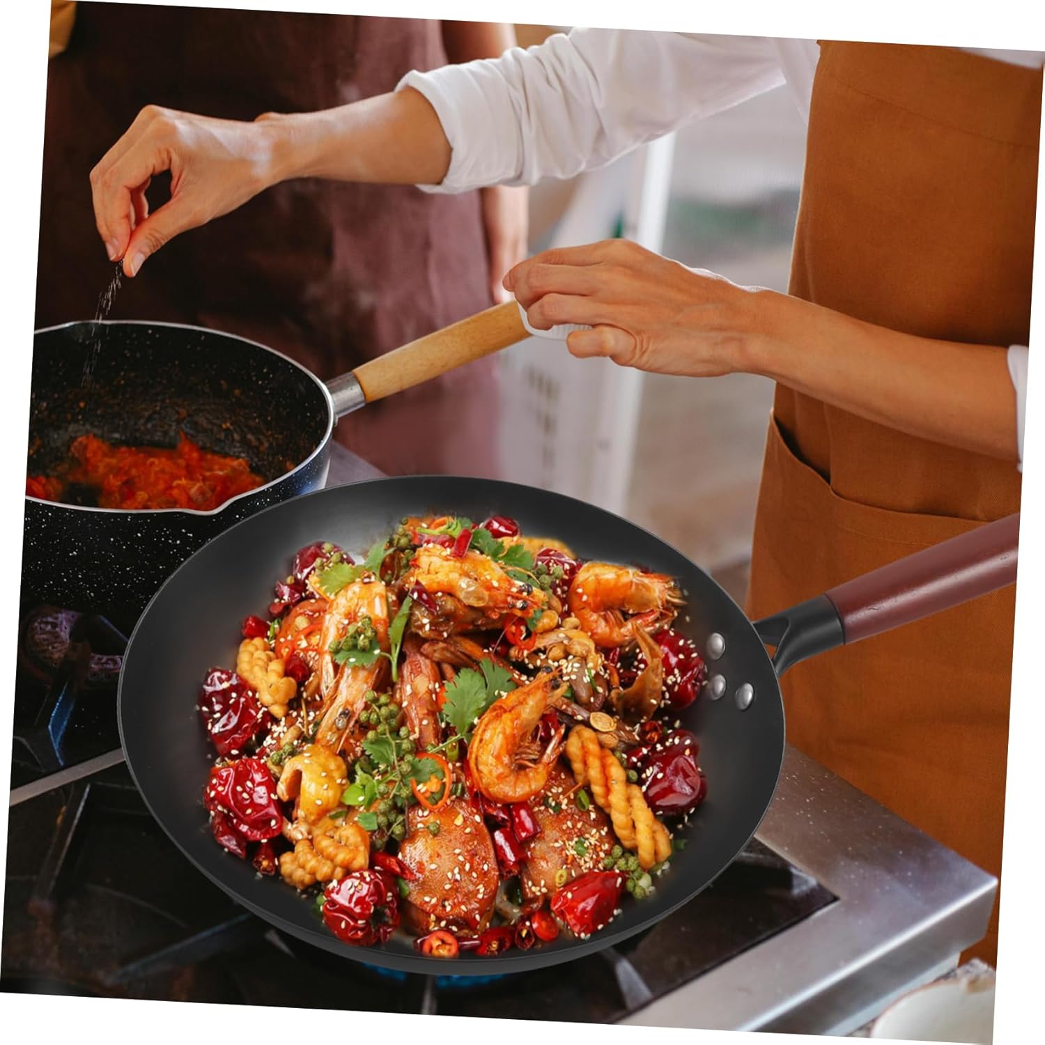 PRETYZOOM Traditional Iron Wok with Wooden Handle Bottom Cooking Pan for Gas Stove Non-stick Frying Pan Versatile Kitchenware for Frying Boiling and Steaming