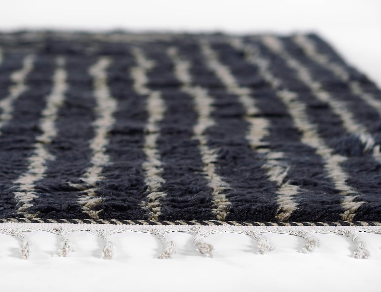 Momeni NEO-4 Navy 5' X 8'