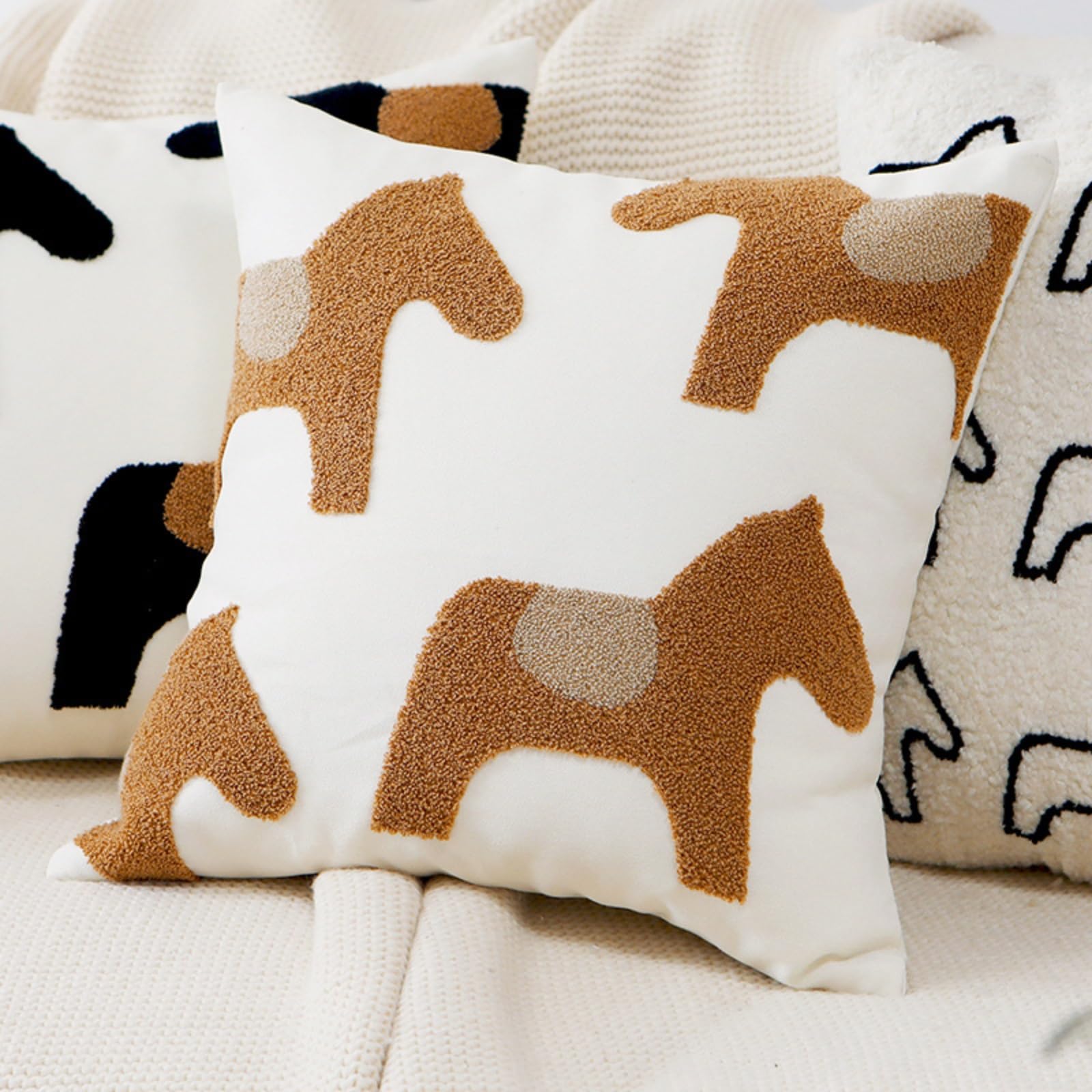 Housse de coussin motif chien marron avec garnissage de lit
