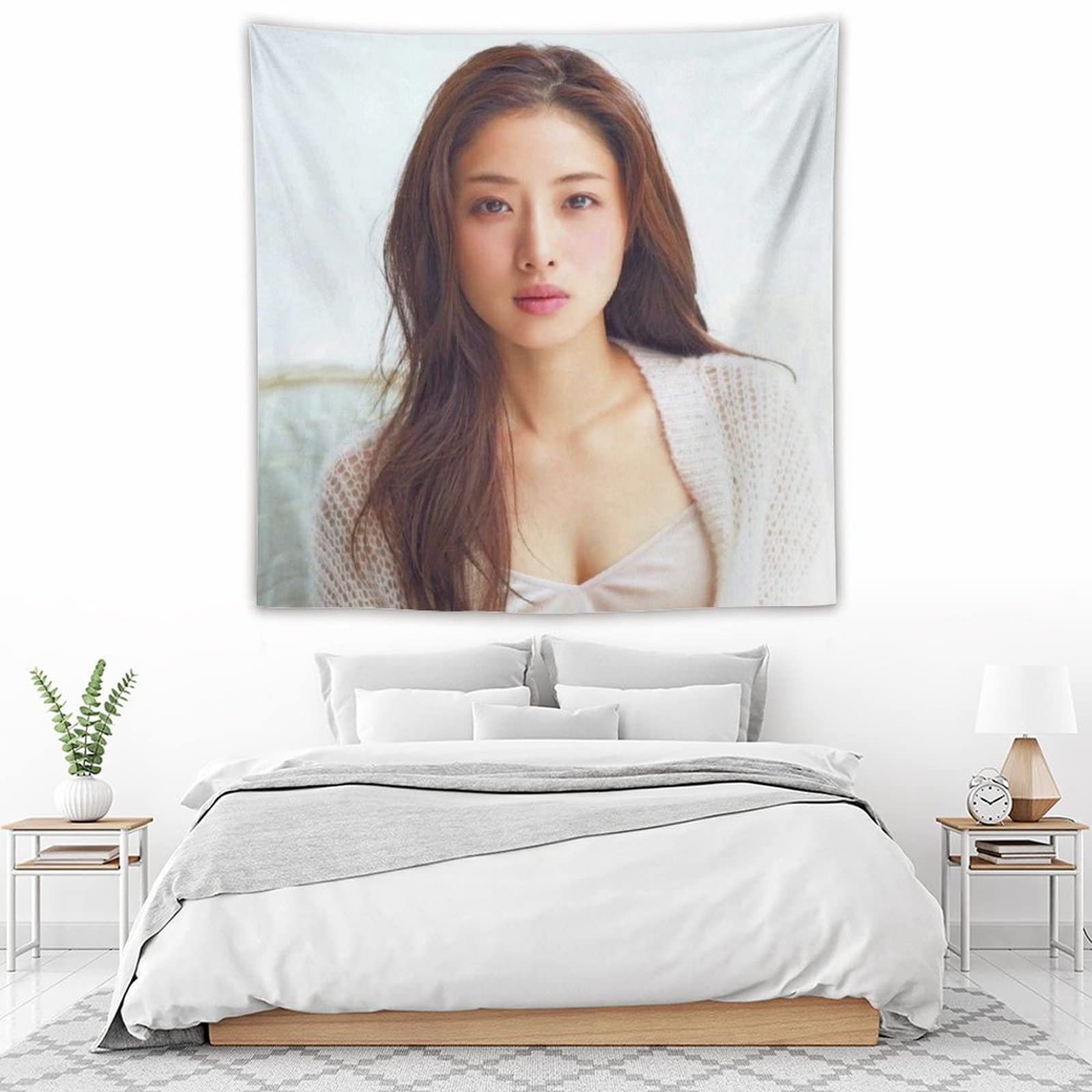 Amazon｜石原聰美 石原さとみ タペストリー 写真の背景ライブ放送の