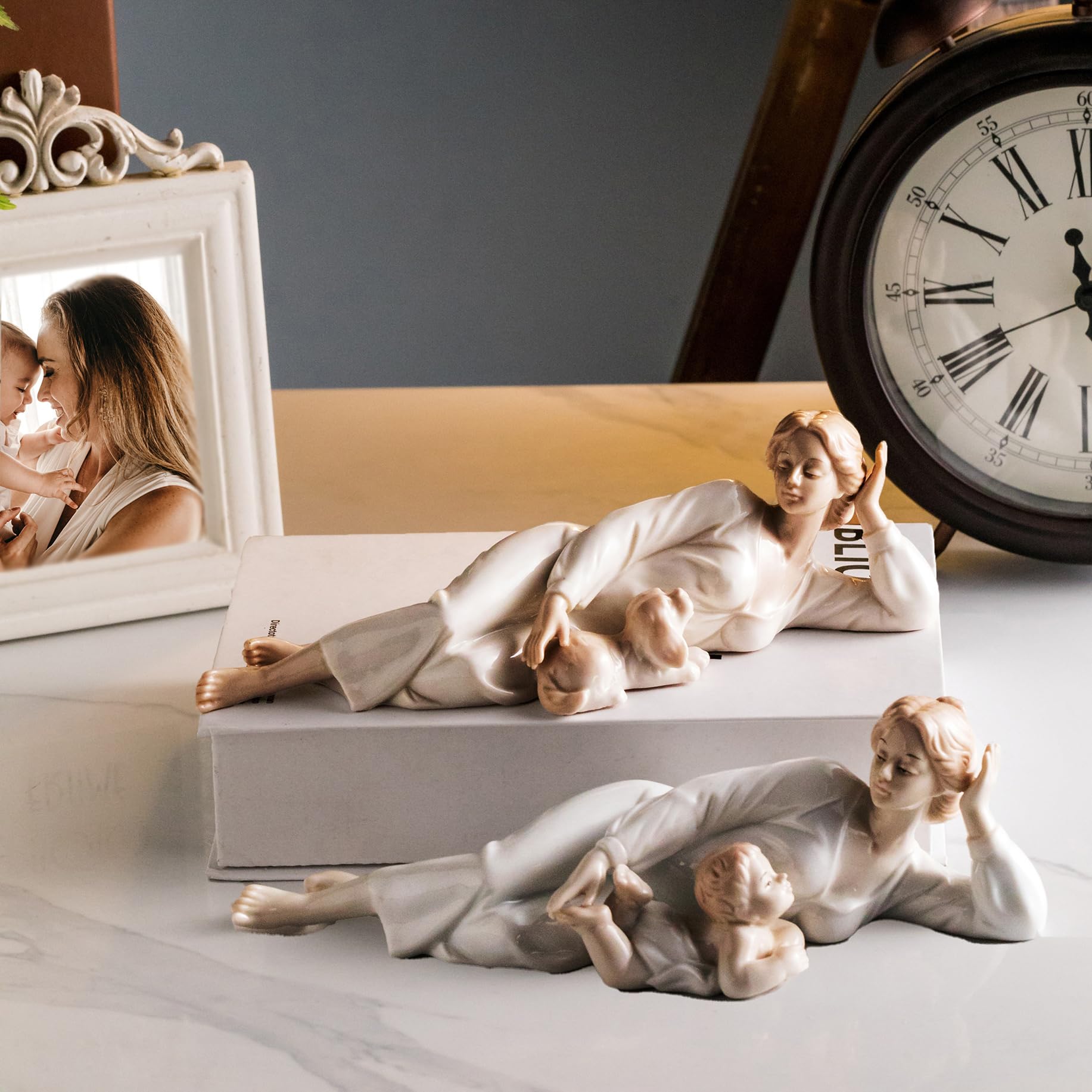 Figurine Porcelaine Maman Endormie Avec Bébé – Sculpture Émouvante, Souvenir Maternité, Décoration Cœur