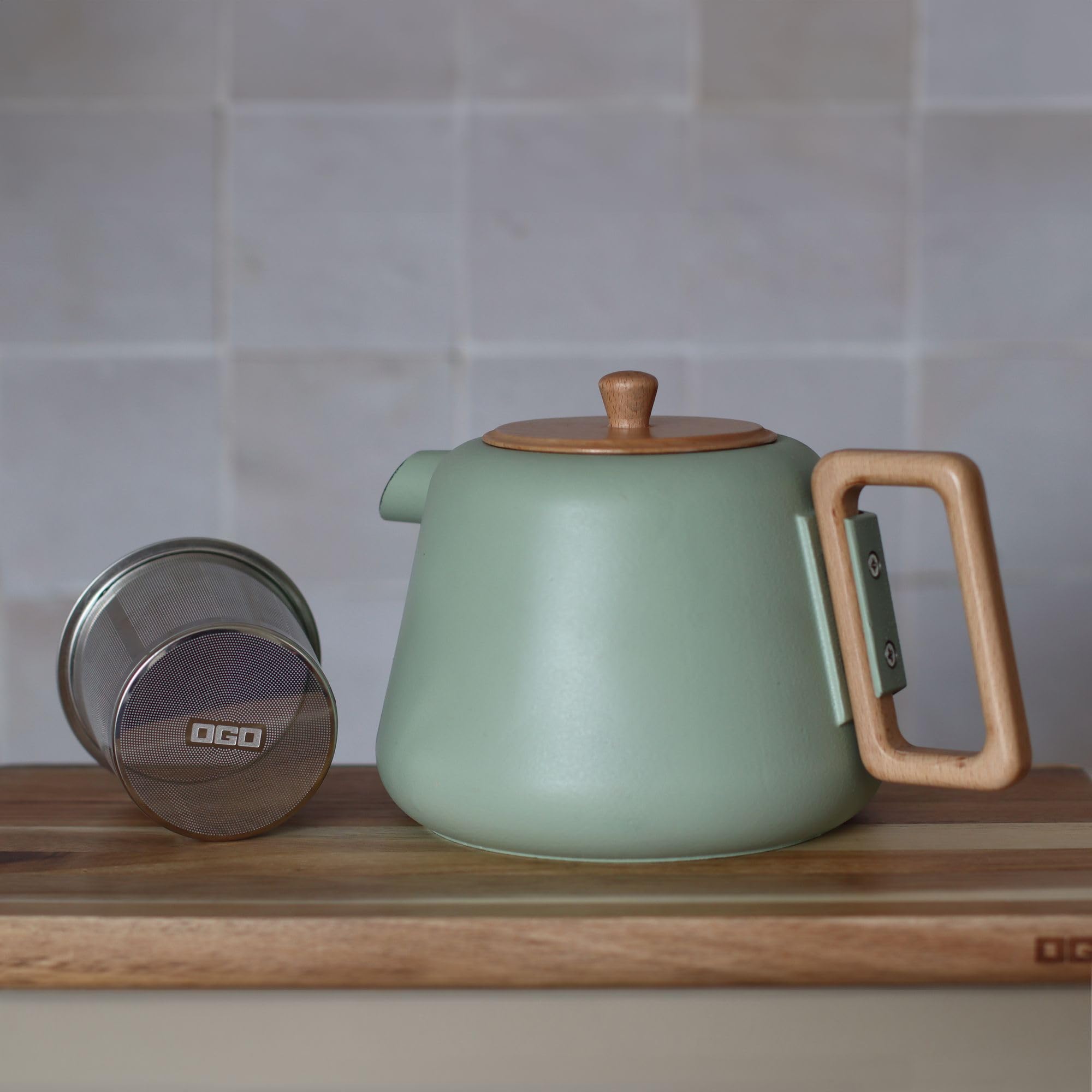 OGO LIVING - Teiera in ghisa Viggo 1000 ml Mandorla con filtro in acciaio inox - Manico e coperchio in legno - Ideale per gli amanti del tè
