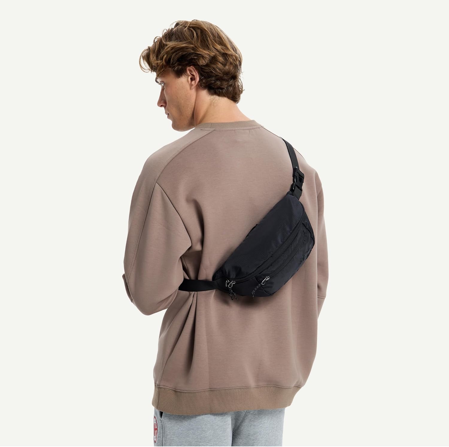 Ultralight Travel Waist Pack 2.5L, Large Water Resistant Fanny Pack for Men & Women. - Image 4