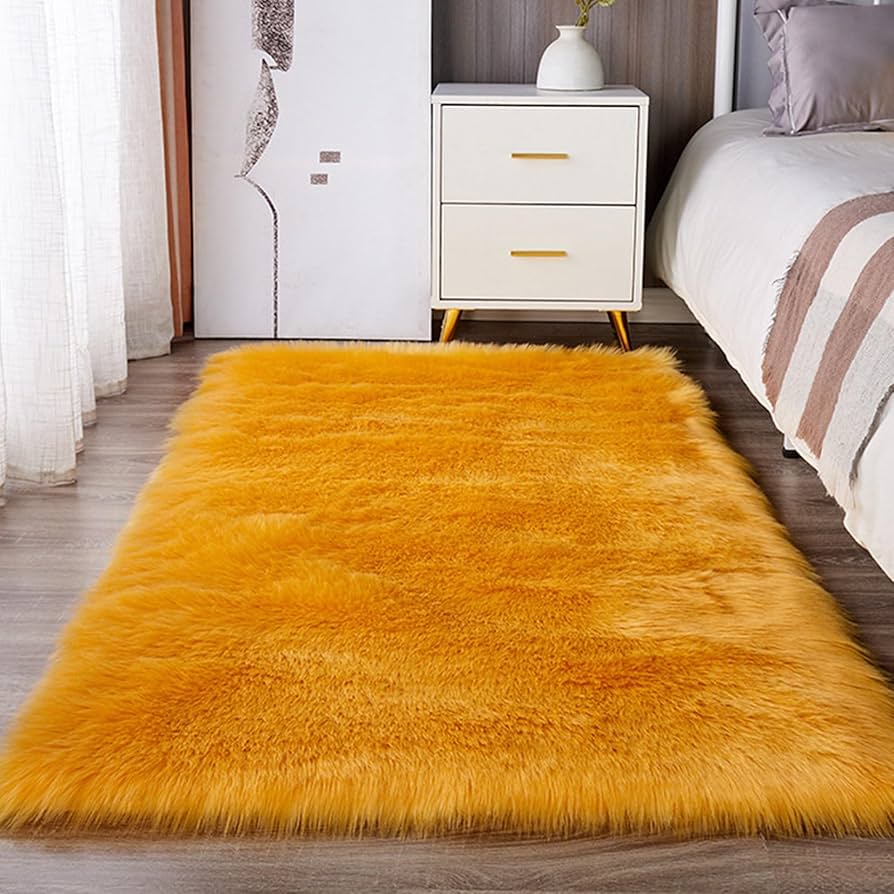 こちらは、ムートンの絨毯です Amazon｜ムートンラグ 45*45cm ファーラグ ファー ラグ フェイク