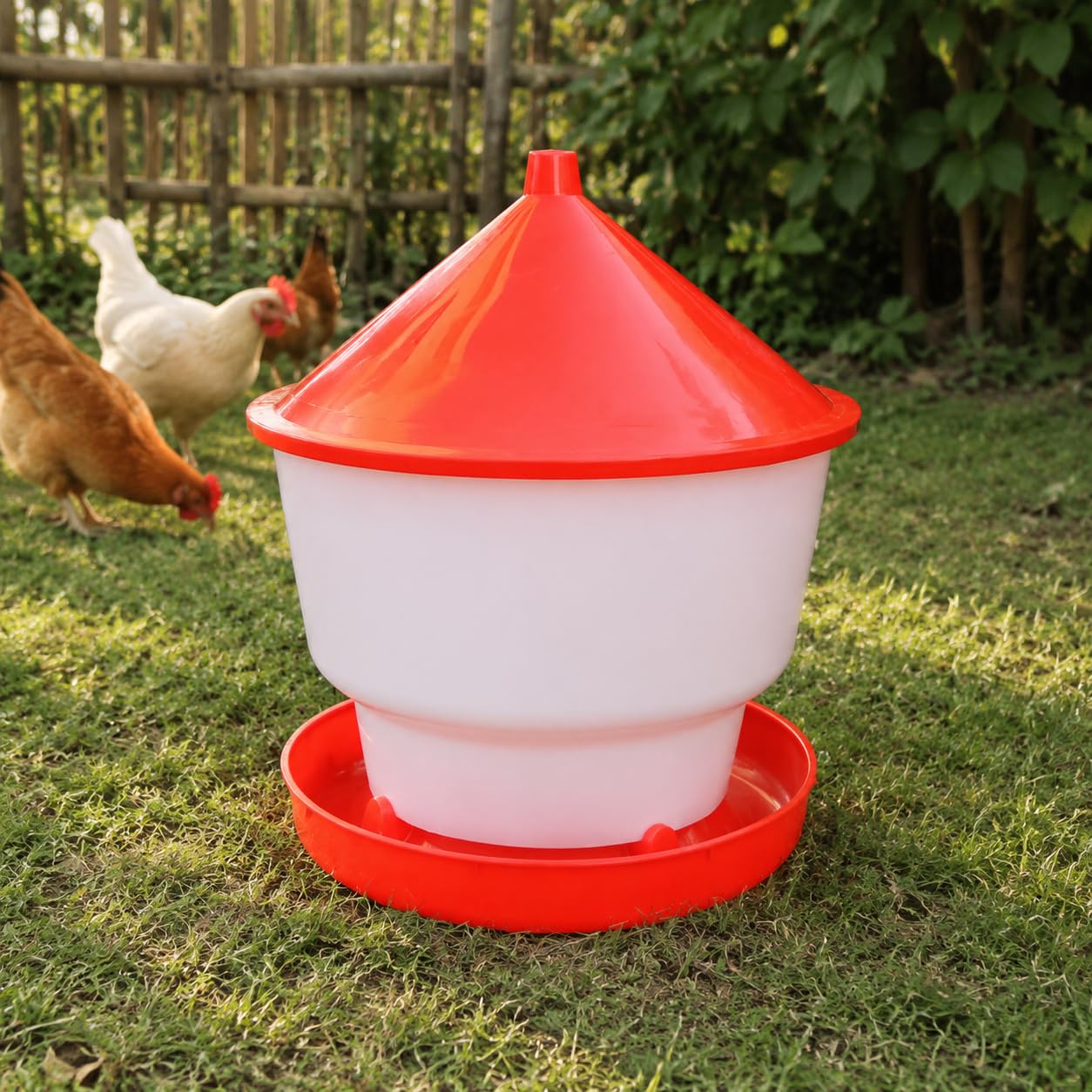 Mangiatoia per Pollame, 2 Pezzi, Mangiatoia per Galline e Polli con Coperchio Antipioggia, in Polimero Resistente, per Esterno, 30 kg senza rete