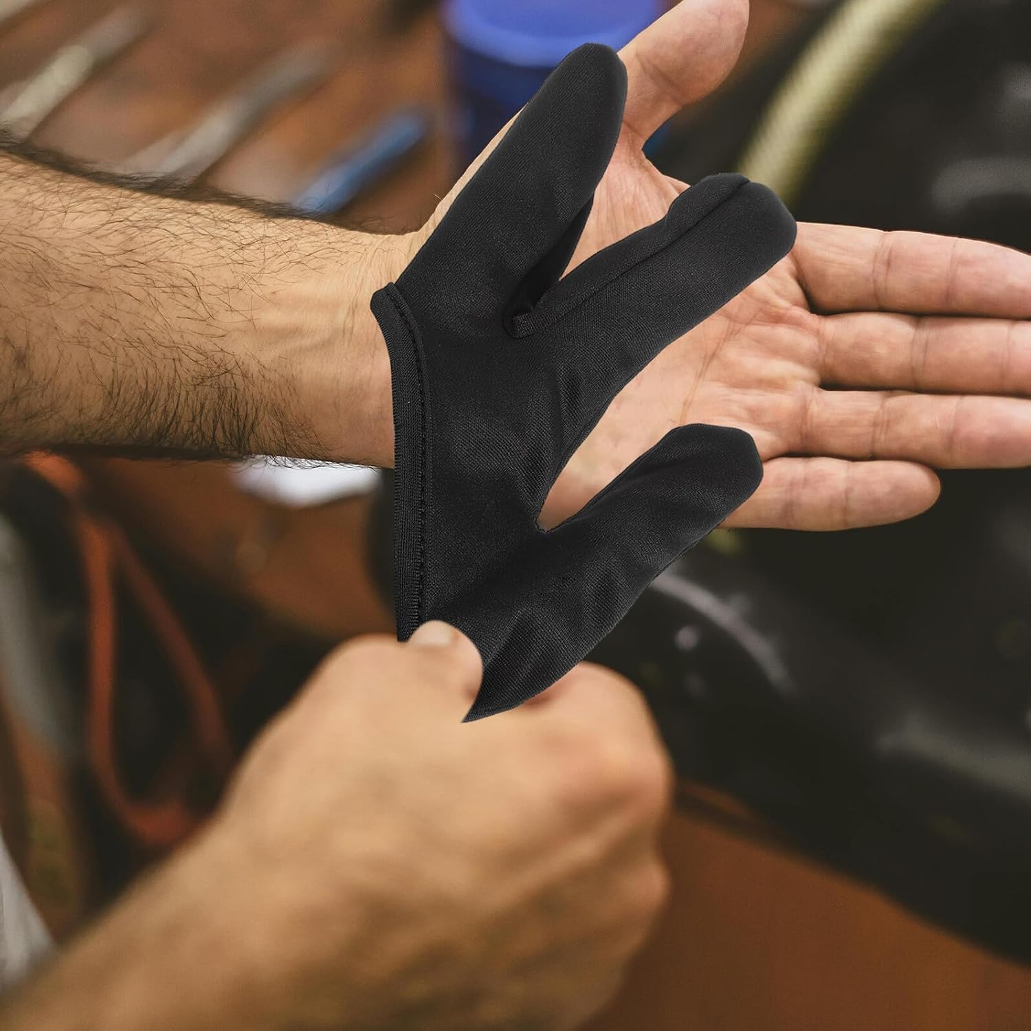 Heat Resistant Three-finger Curling Iron Glove for Hair Styling, Black Thermal Heat Protection Gloves for Salon and Home Use
