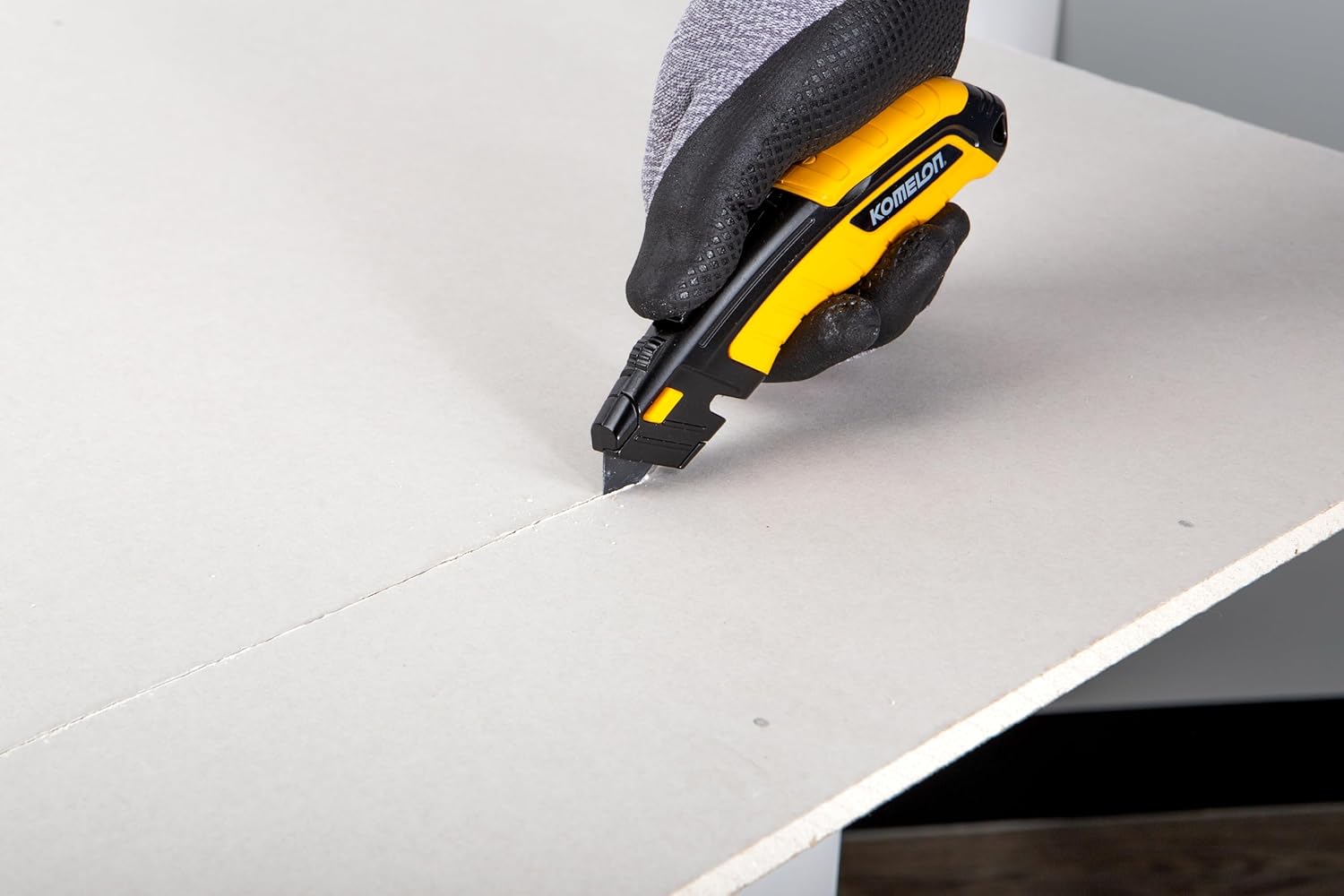 Heavy Duty Utility Knife