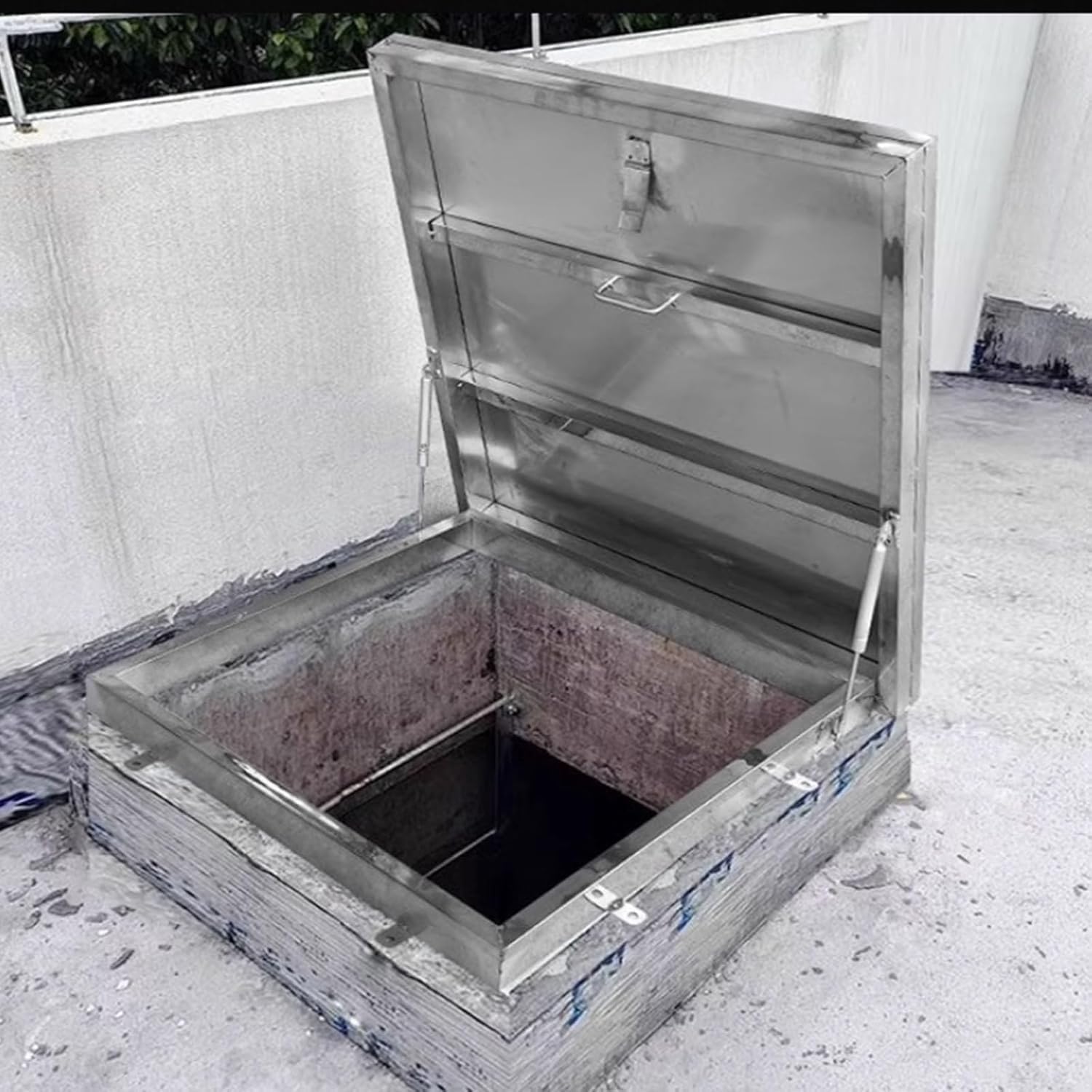 Roof Exit Lid Attic Skylight Cover, Silver Metal Weather Proof Well Access/Escape Hatch Caps, with Pneumatic-Hydraulic Rods(90x90cm/35.5x35.5in)