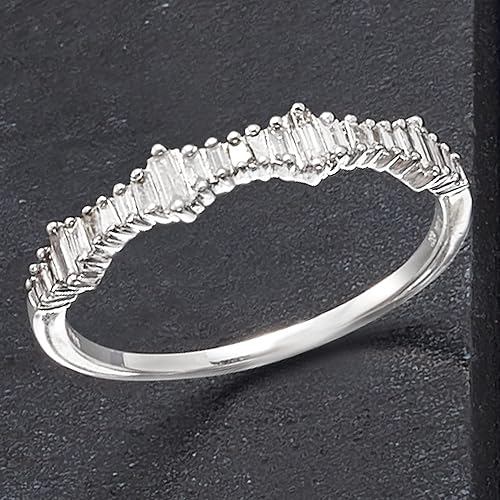 Miniatura 5 de Ross-Simons Anillo de diamantes baguette de 0.20 qt t t en oro de 14 kt, Diamante, Diamante