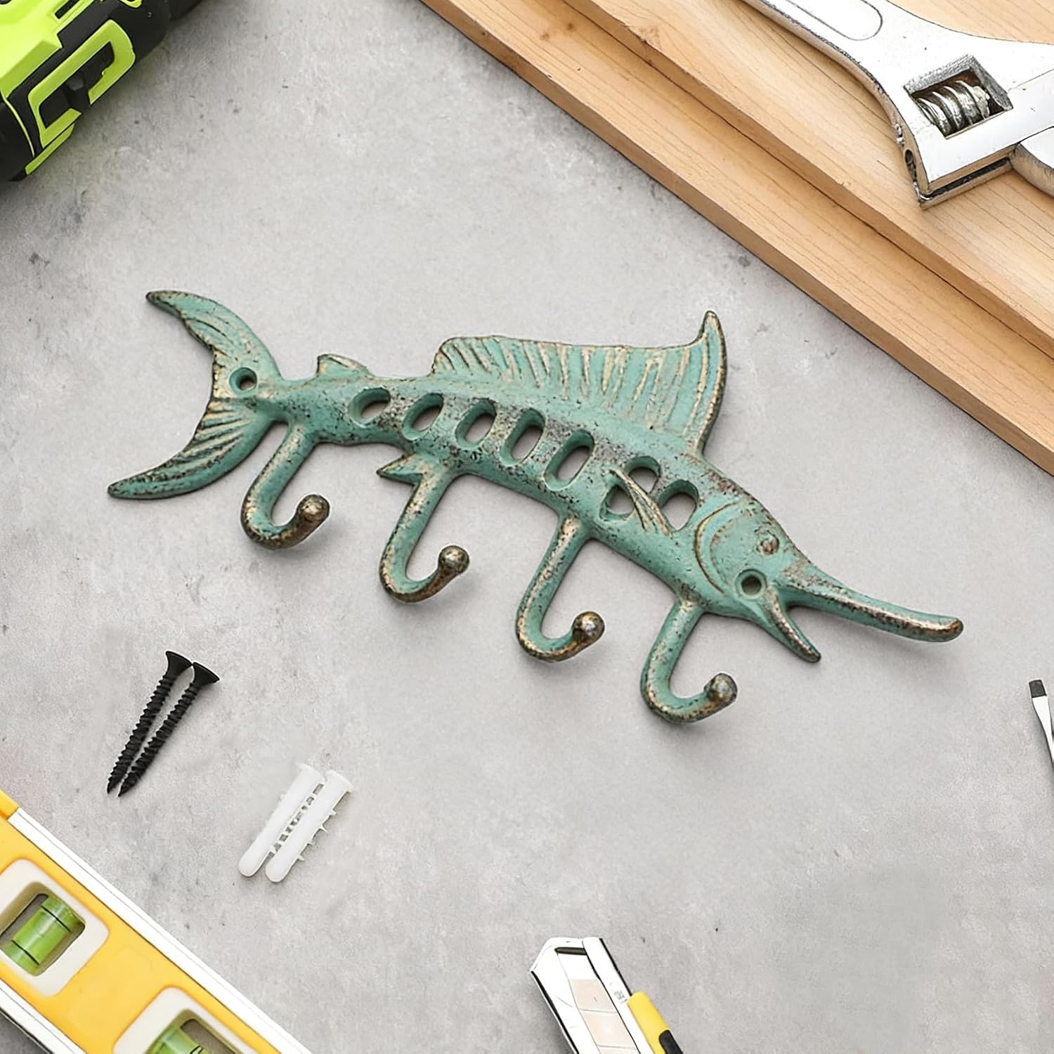1Pcs Heavy Duty Cast Iron Fish Hook Set with 4 Funky Wall Hooks, Rustic Vintage Key and Leash Holder for Outdoor Indoor Wall Decor, Bathroom, Garden, Entryway