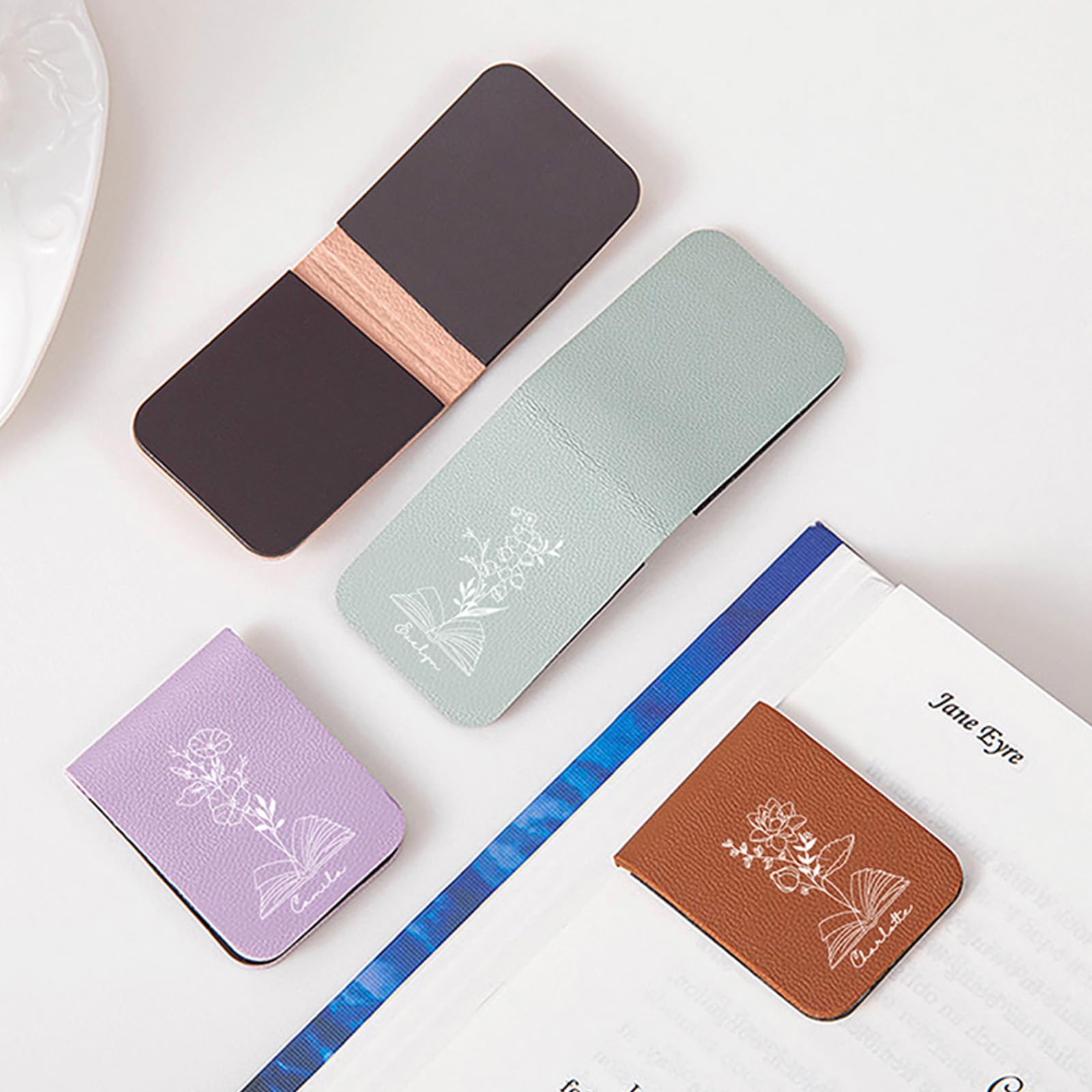 callie moment Personalised Magnetic Leather Bookmark Clip with Name, Custom Birth Flower Bookmarks for Women & Men, Book Lovers Birthday Gift (Bookish Birth Flower)