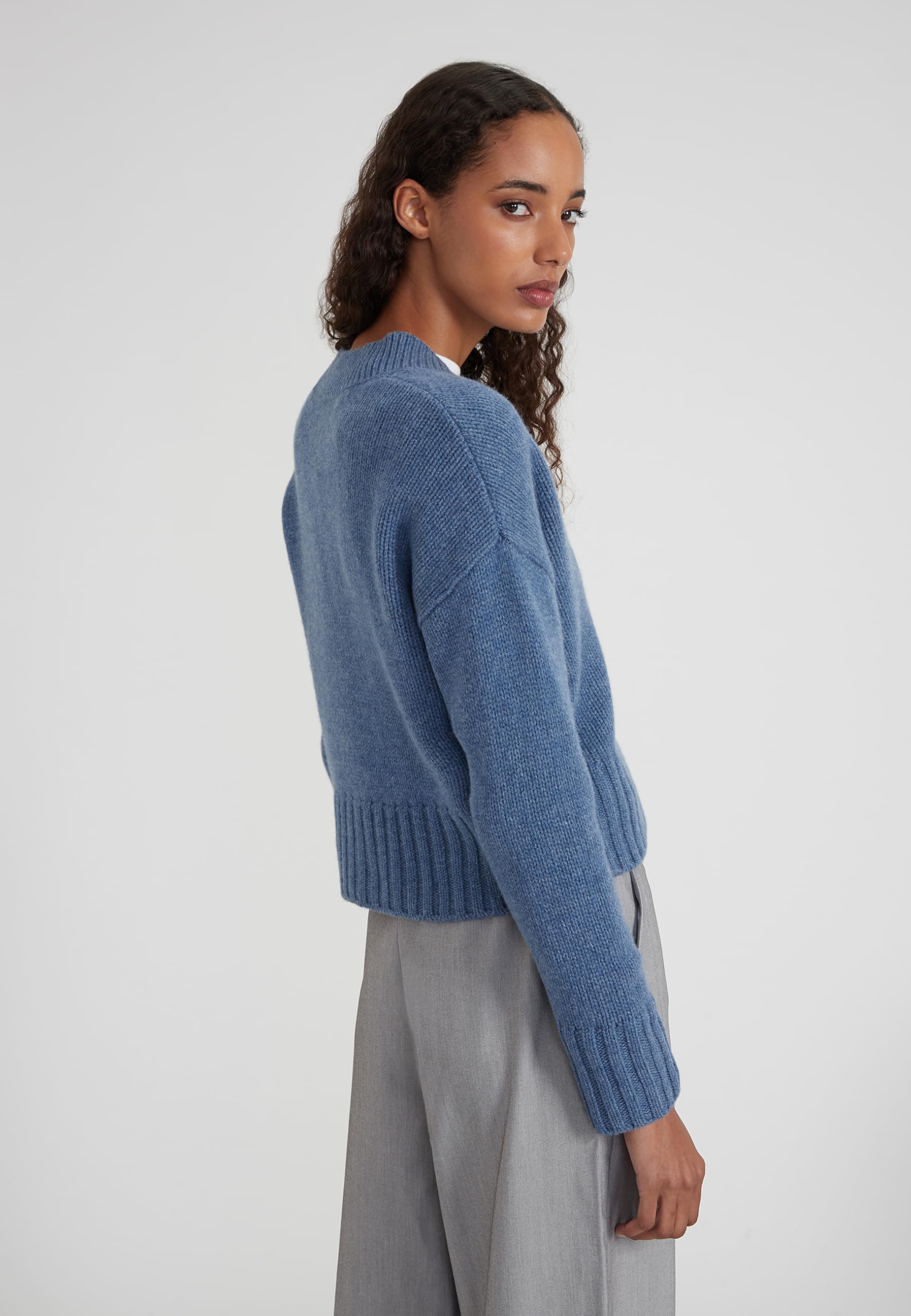 Style & Republic Damen V-Neck kurzer Cardigan aus 90% Merinowolle & 10% Kaschmir – Deine kuschelige Kaschmirblend Premium Langarm-Strickjacke für stilvolle Herbst- & Wintertage